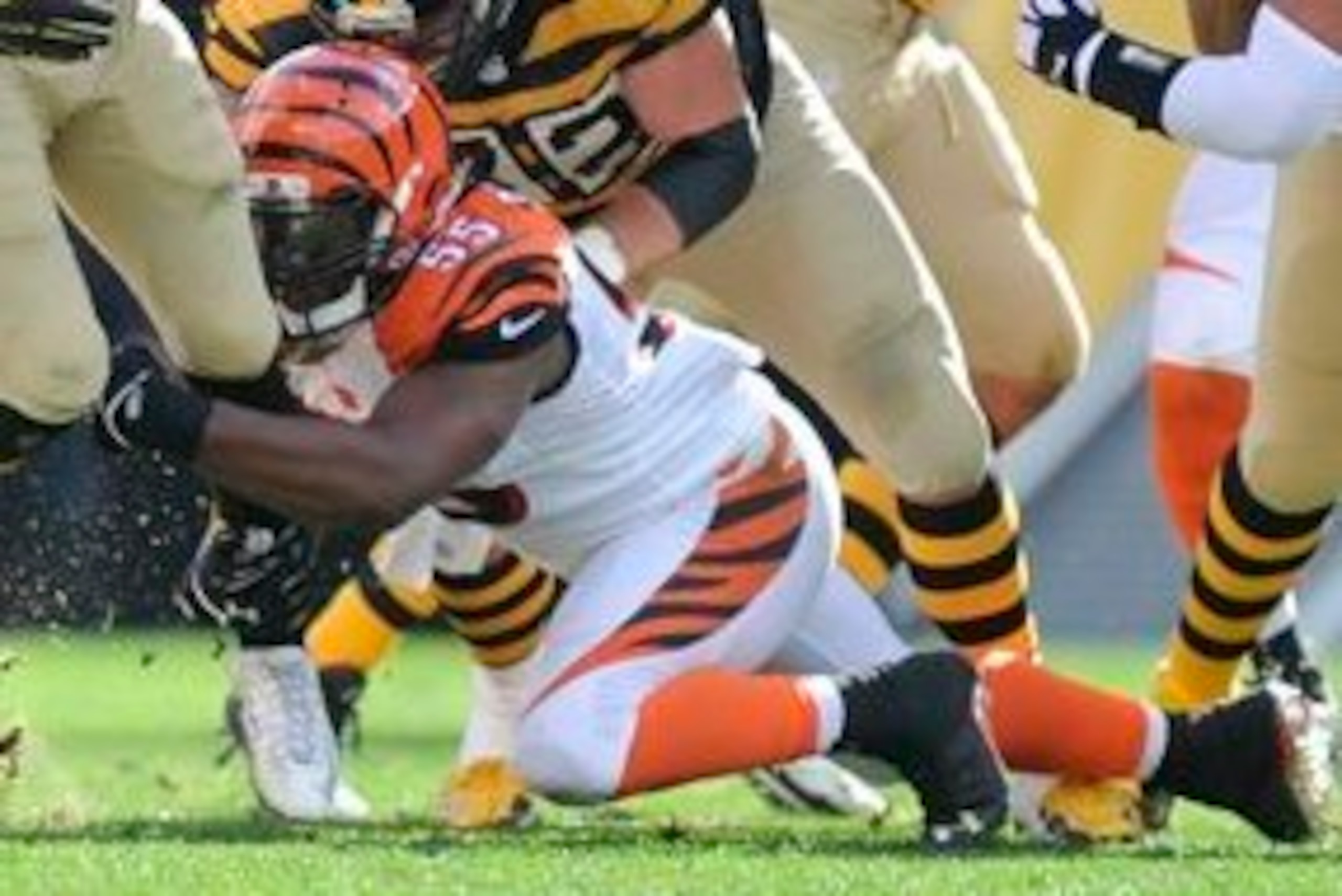 Linebacker Vontaze Burfict makes a tackle in Sunday's contest against the Pittsburgh Steelers.