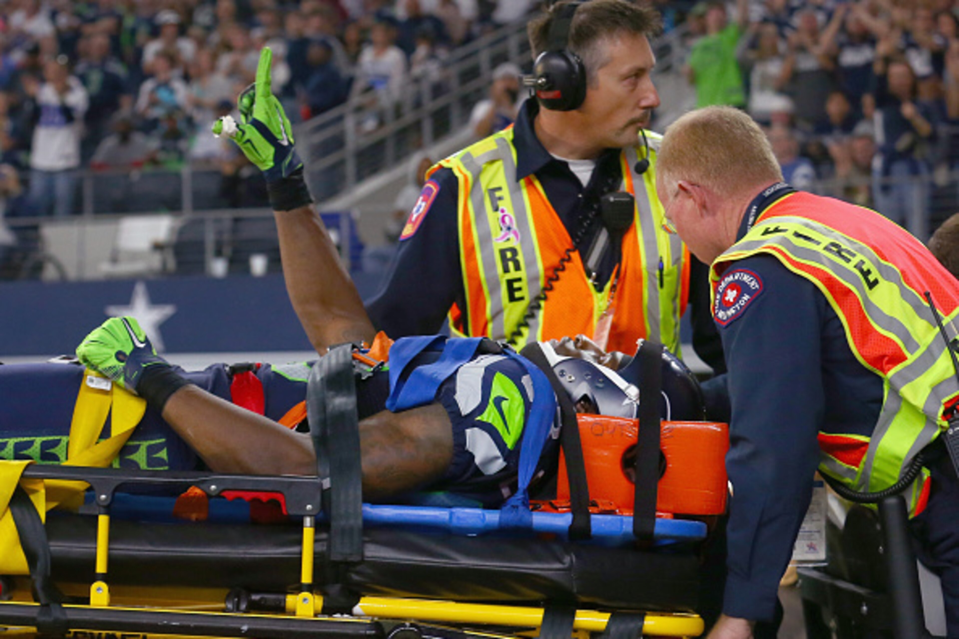 ARLINGTON, TX - NOVEMBER 01: Ricardo Lockette #83 of the Seattle Seahawks waves to fans while being carted off the field in the second quarter at AT&T Stadium on November 1, 2015 in Arlington, Texas. (Photo by Tom Pennington/Getty Images) ARLINGTON, TX - NOVEMBER 01: Ricardo Lockette #83 of the Seattle Seahawks waves to fans while being carted off the field in the second quarter at AT&T Stadium on November 1, 2015 in Arlington, Texas. (Photo by Tom Pennington/Getty Images)