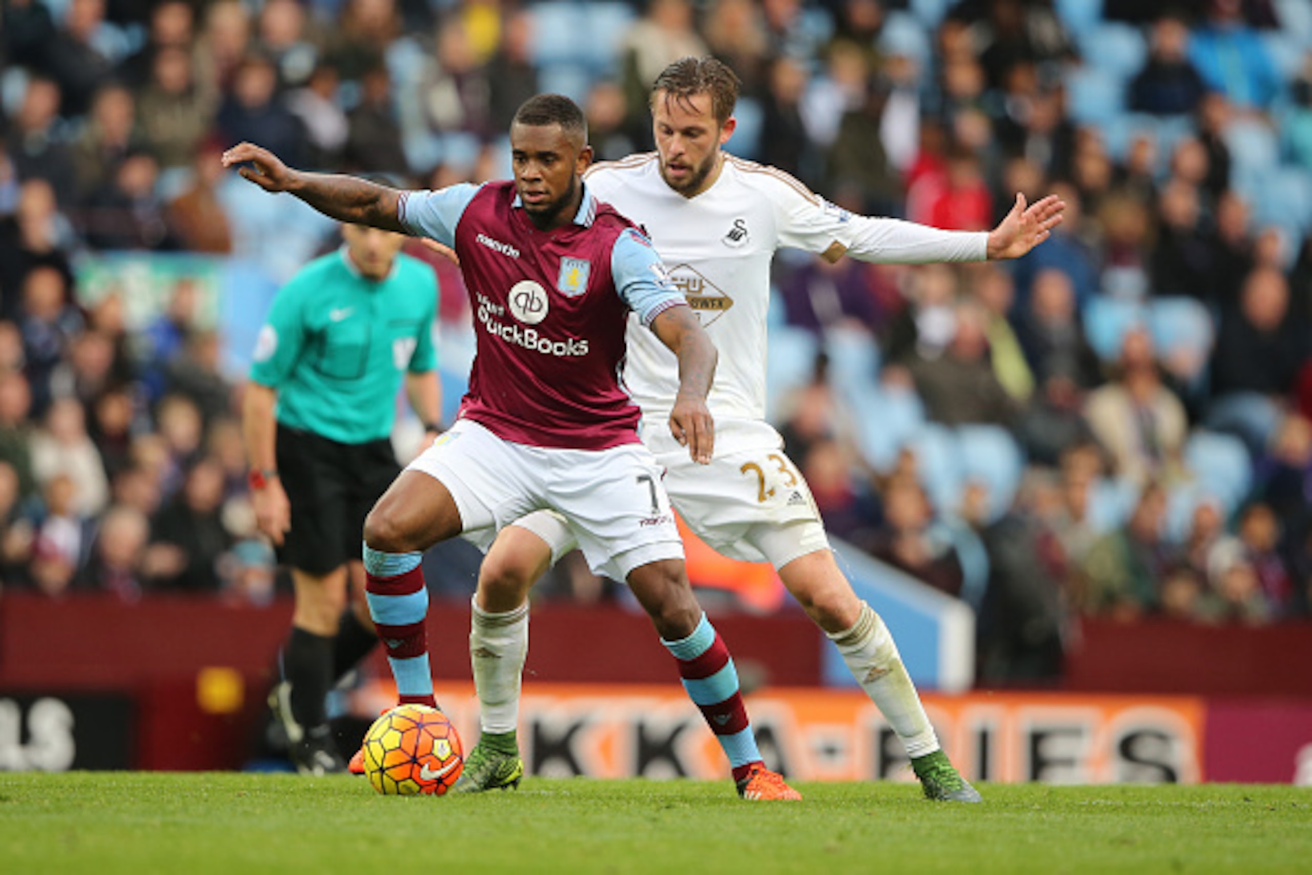 BRIMINGHAM, ENGLAND - OCTOBER 24:  Leandro Bacuna of Aston Villa and Gylfi Sigurosson of Swansea City during the Barclays Premier League match between Aston Villa and Swansea City at Villa Park on October 24, 2015 in Birmingham, England.  (Photo by Matthe