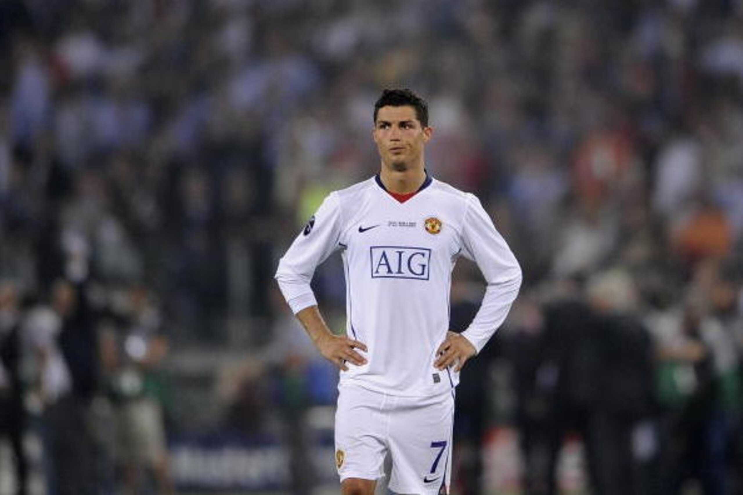 Manchester United's Portuguese forward Cristiano Ronaldo (R) reacts at the end of the UEFA football Champions League Cup final against FC Barcelona on May 27, 2009 at the Olympic Stadium in Rome. Barcelona defeated  Manchester United 2-0 in the final of t
