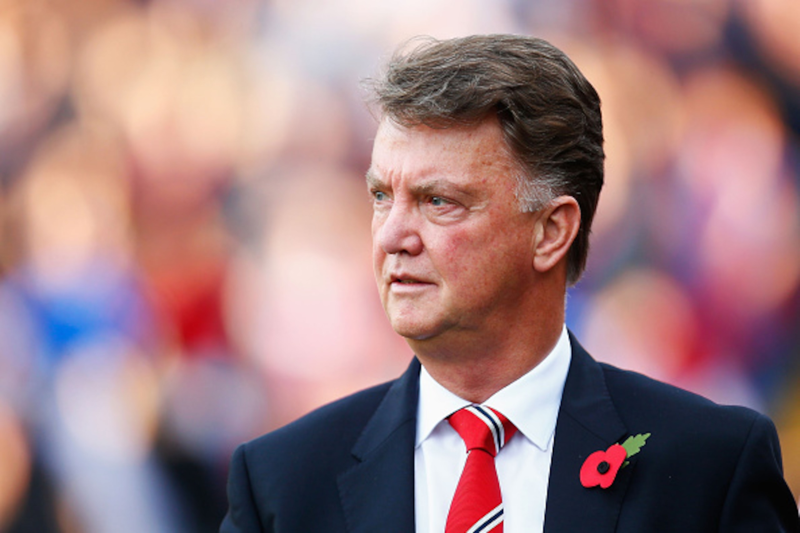 LONDON, ENGLAND - OCTOBER 31:  Louis van Gaal Manager of Manchester United looks on during the Barclays Premier League match between Crystal Palace and Manchester United at Selhurst Park on October 31, 2015 in London, England.  (Photo by Jordan Mansfield/