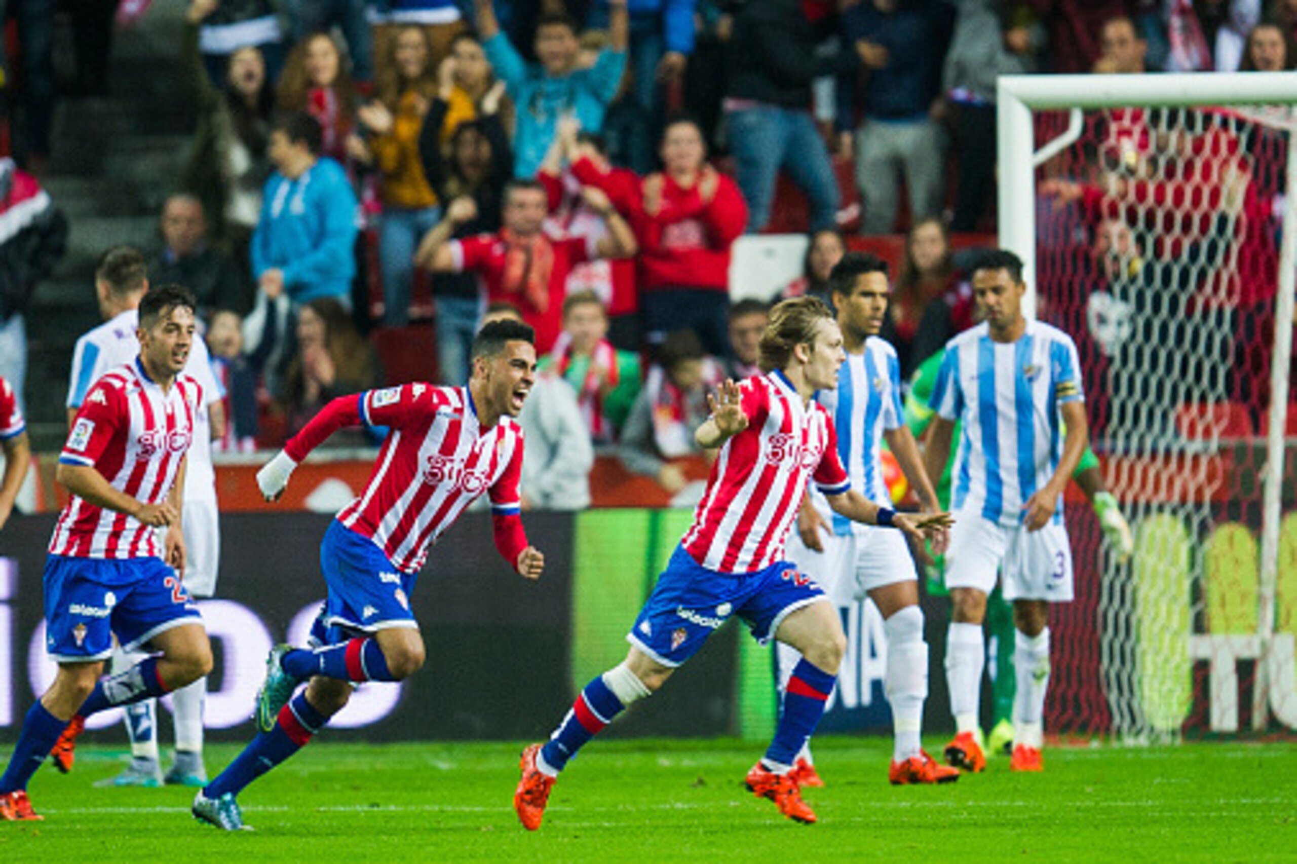 GIJON, SPAIN - NOVEMBER 01:  Halilovic of Real Sporting de Gijon celebrates after scoring during the La Liga match between Real Sporting de Gijon and Malaga CF at Estadio El Molinon on November 1, 2015 in Gijon, Spain.  (Photo by Juan Manuel Serrano Arce/