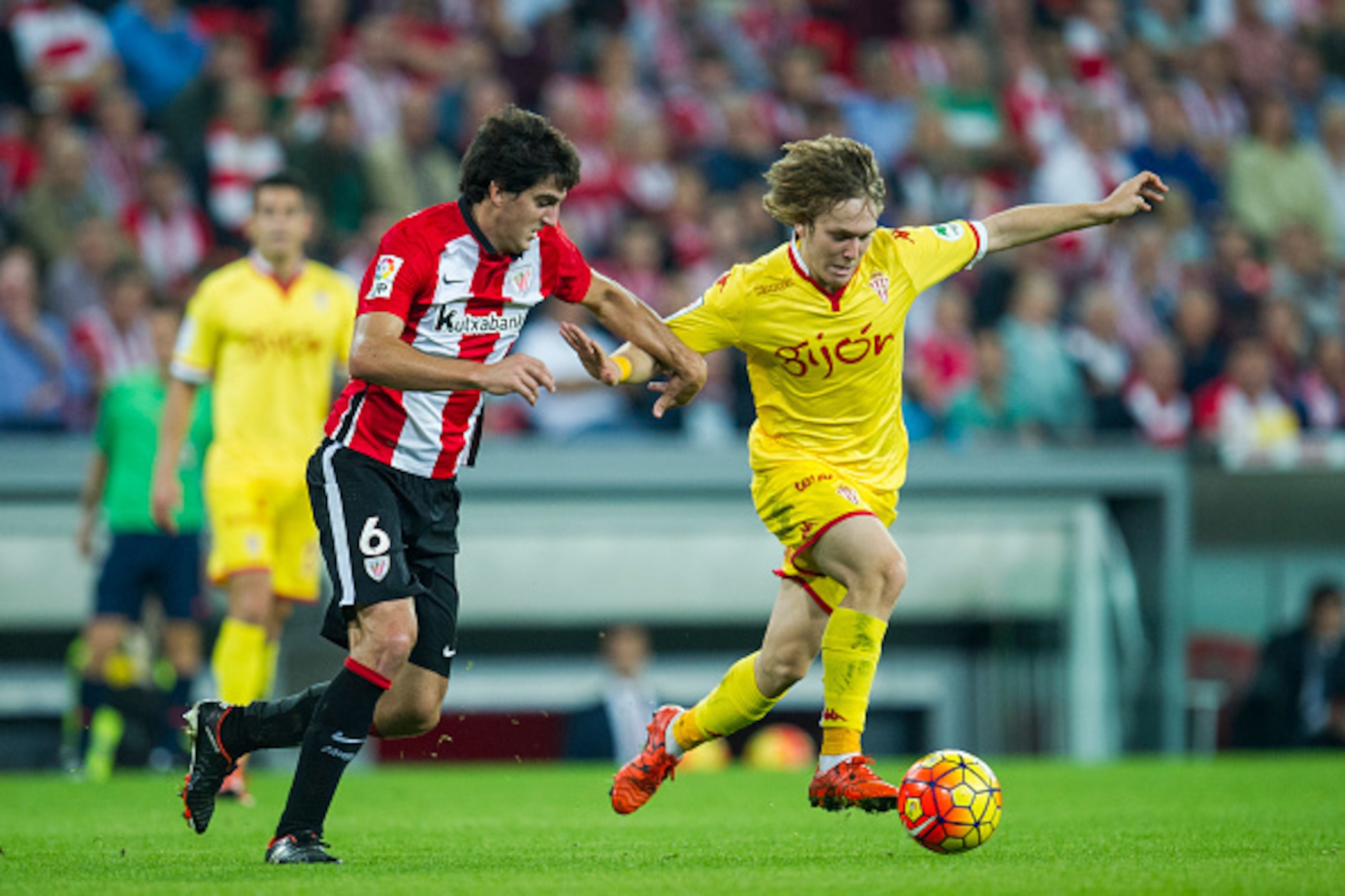 BILBAO, SPAIN - OCTOBER 26:  Mikel San Jose of Athletic Club duels for the ball with Halilovic of Real Sporting de Gijon during the La Liga match between Athletic Club and Real Sporting de Gijon at San Mames Stadium on October 26, 2015 in Bilbao, Spain.  