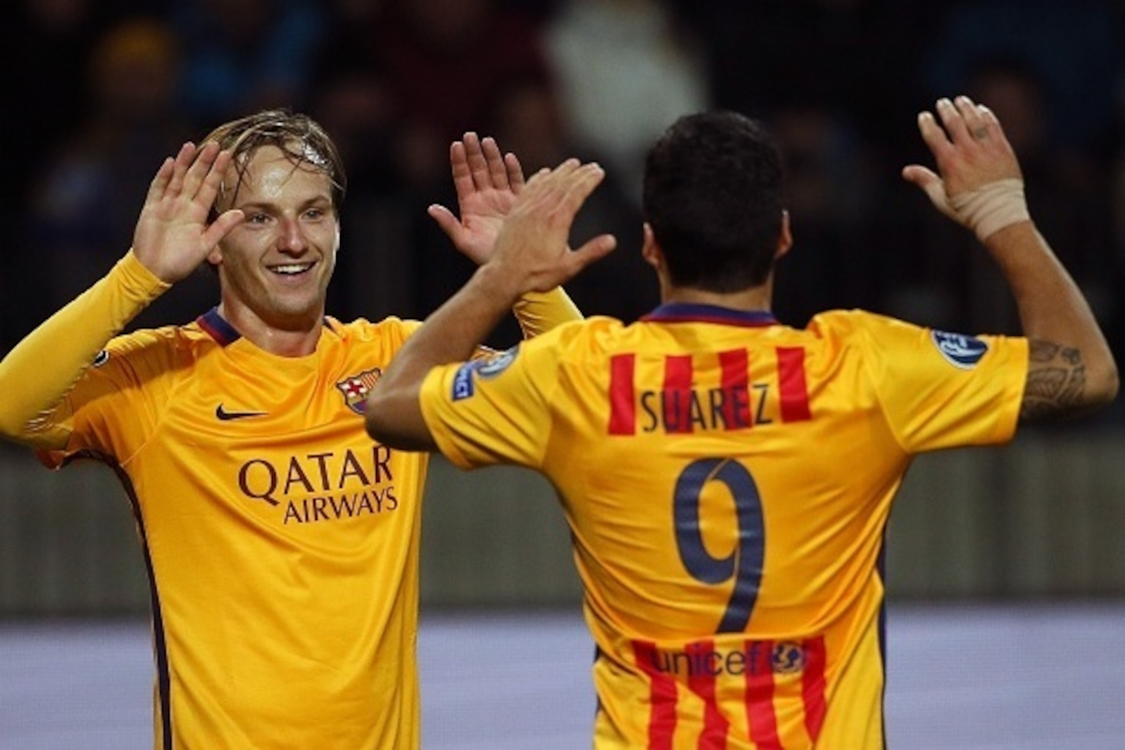 Barcelona's Croatian midfielder Ivan Rakitic (L) and Barcelona's Uruguayan forward Luis Suarez celebrate during the UEFA Champions League group E football match between FC BATE Borisov and FC Barcelona at the Borisov Arena stadium outside Minsk on October