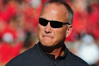 ATHENS, GA - SEPTEMBER 19: Head Coach Mark Richt of the Georgia Bulldogs watches warmups before the game against South Carolina Gamecocks on September 19, 2015 in Atlanta, Georgia. Photo by Scott Cunningham/Getty Images)