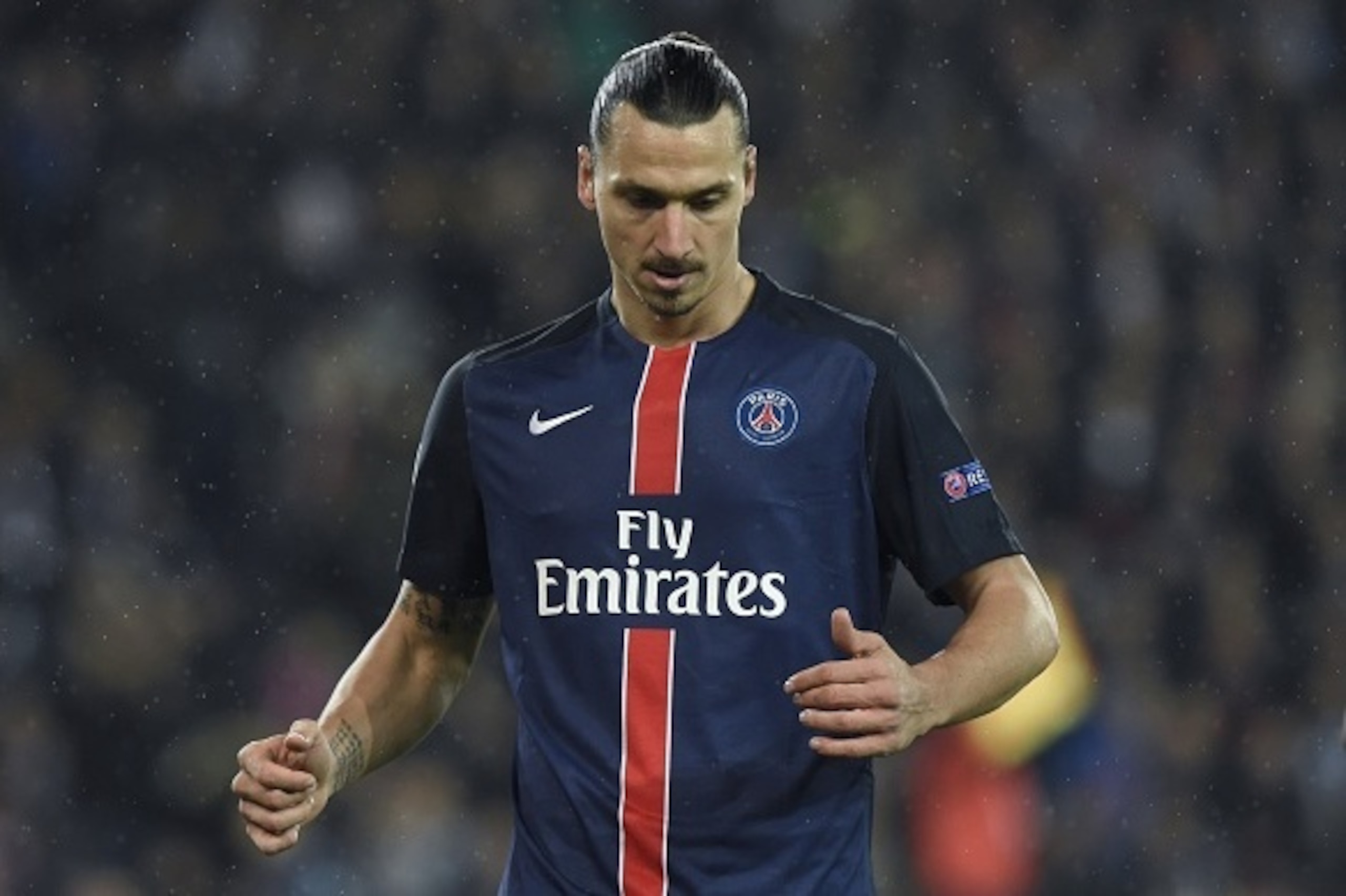 Paris Saint-Germain's Swedish forward Zlatan Ibrahimovic gestures during the UEFA Champions League football match Paris Saint-Germain (PSG) vs Real Madrid, on October 21, 2015 at the Parc des Princes stadium in Paris. AFP PHOTO / MIGUEL MEDINA ( Paris Saint-Germain's Swedish forward Zlatan Ibrahimovic gestures during the UEFA Champions League football match Paris Saint-Germain (PSG) vs Real Madrid, on October 21, 2015 at the Parc des Princes stadium in Paris. AFP PHOTO / MIGUEL MEDINA (