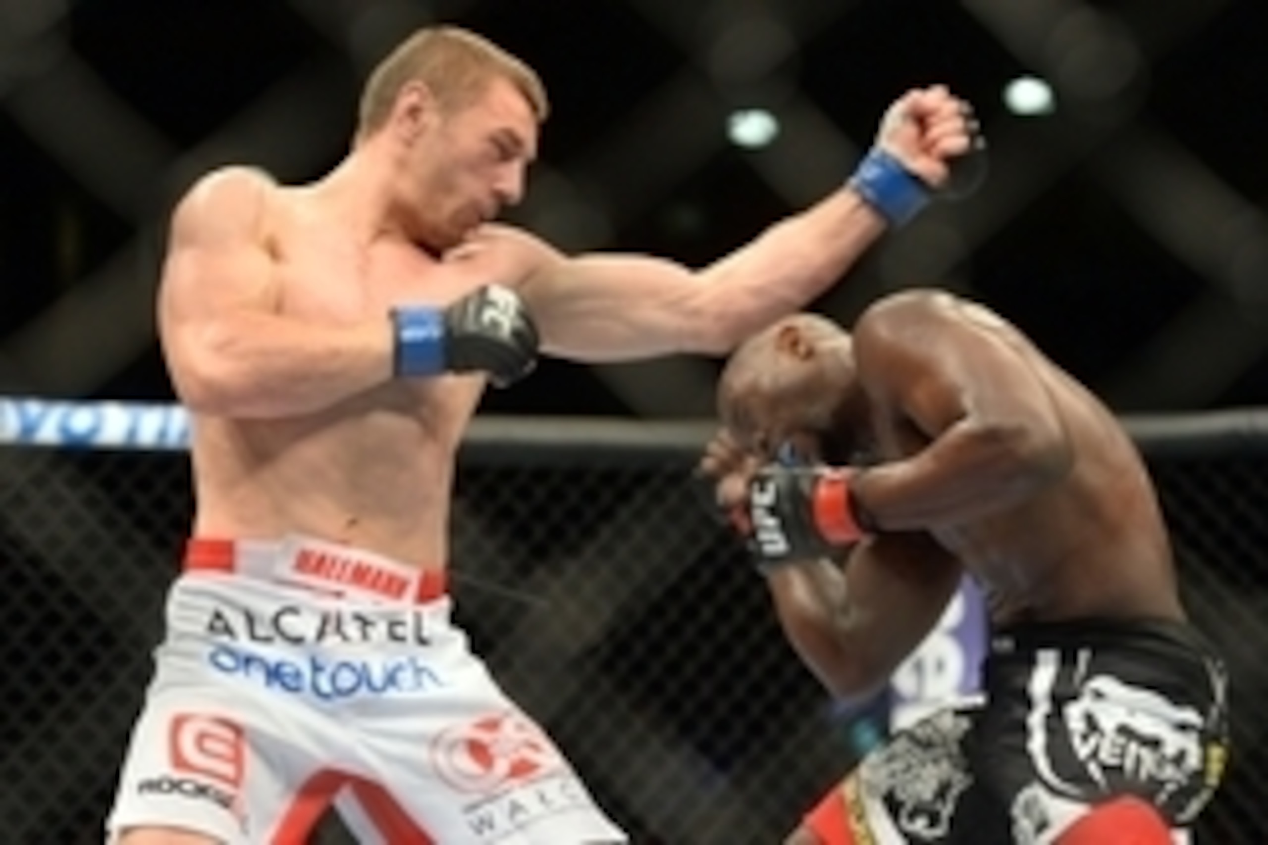Jun 7, 2014; Albuquerque, NM, USA; Yves Edwards (red) and Piotr Hallmann (blue) fight during their lightweight bout during UFC Fight Night 42 at Tingley Coliseum. Hallmann won via third round submission. Mandatory Credit: Joe Camporeale-USA TODAY Sports Jun 7, 2014; Albuquerque, NM, USA; Yves Edwards (red) and Piotr Hallmann (blue) fight during their lightweight bout during UFC Fight Night 42 at Tingley Coliseum. Hallmann won via third round submission. Mandatory Credit: Joe Camporeale-USA TODAY Sports