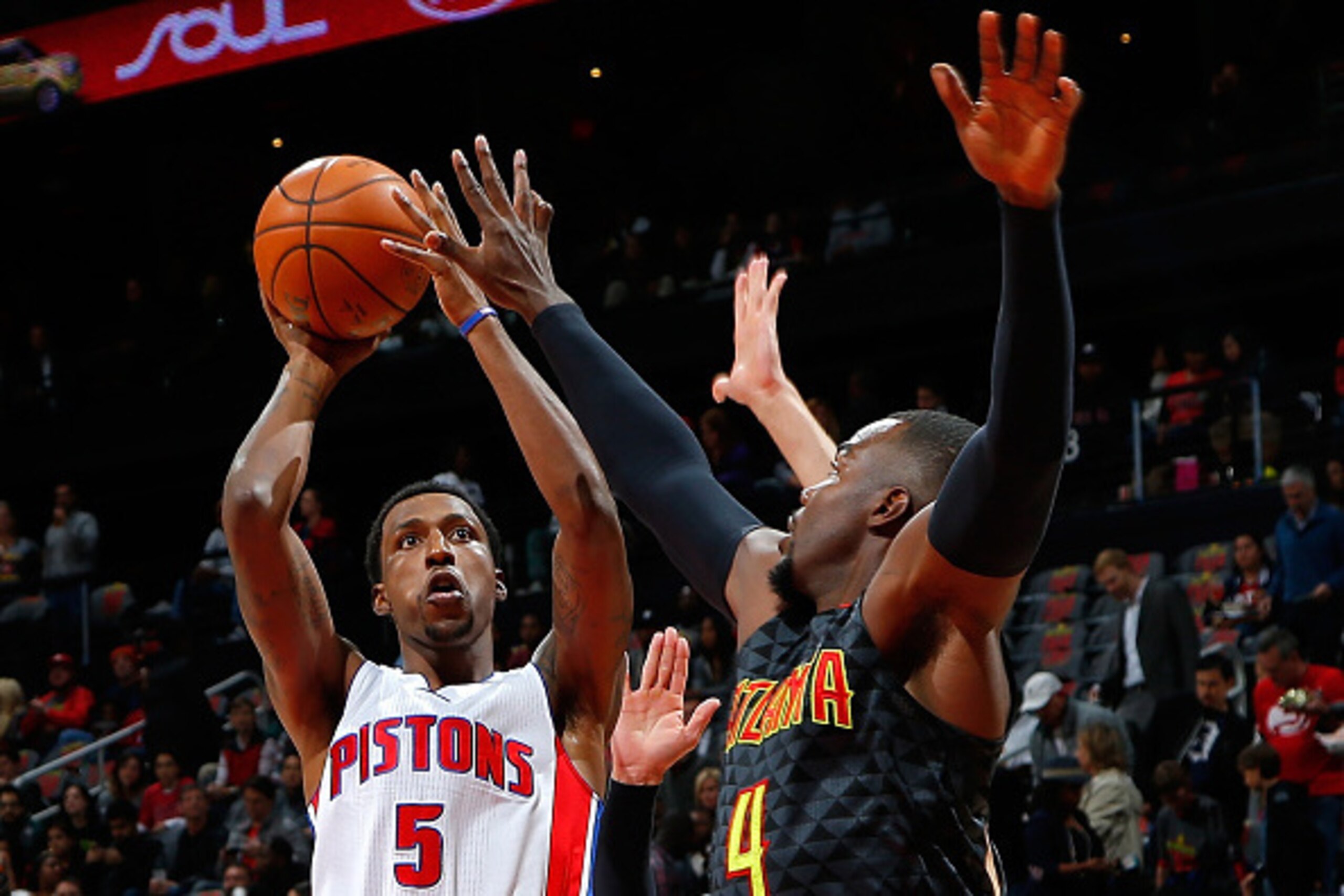 ATLANTA, GA - OCTOBER 27: Kentavious Caldwell-Pope #5 of the Detroit Pistons shoots against Paul Millsap #4 and Kyle Korver #26 of the Atlanta Hawks at Philips Arena on October 27, 2015 in Atlanta, Georgia. NOTE TO USER User expressly acknowledges and a ATLANTA, GA - OCTOBER 27: Kentavious Caldwell-Pope #5 of the Detroit Pistons shoots against Paul Millsap #4 and Kyle Korver #26 of the Atlanta Hawks at Philips Arena on October 27, 2015 in Atlanta, Georgia. NOTE TO USER User expressly acknowledges and a