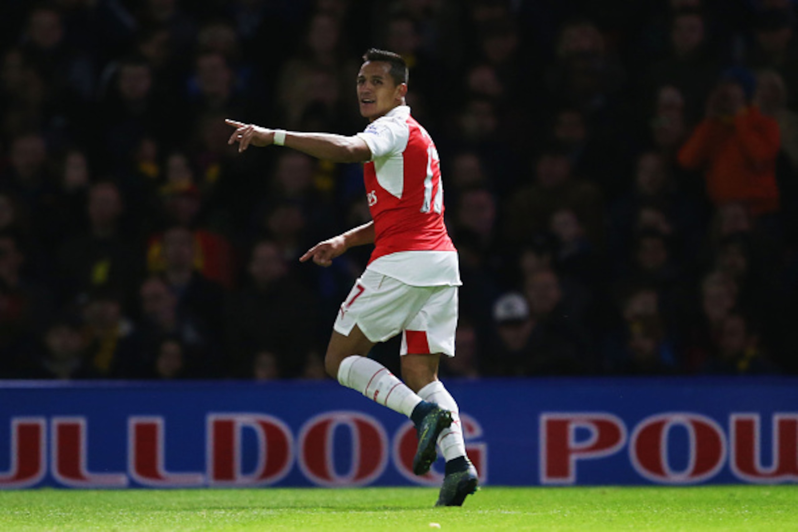 WATFORD, ENGLAND - OCTOBER 17:  Alexis Sanchez of Arsenal celebrates as he scores their first goal during the Barclays Premier League match between Watford and Arsenal at Vicarage Road on October 17, 2015 in Watford, England.  (Photo by Jan Kruger/Getty I