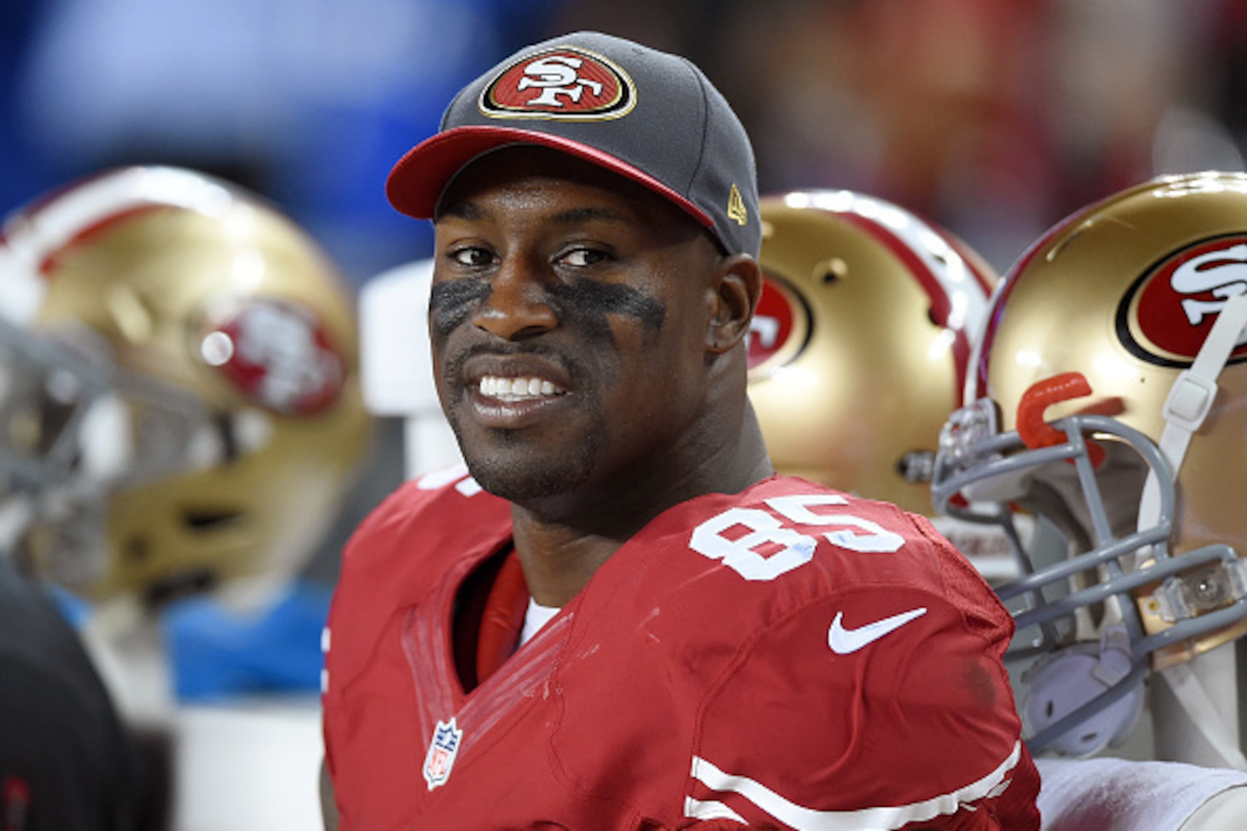 SANTA CLARA, CA - OCTOBER 22:  Vernon Davis #85 of the San Francisco 49ers looks on from the sidelines against the Seattle Seahawks in the fourth quarter of an NFL football game at Levi's Stadium on October 22, 2015 in Santa Clara, California.  (Photo by 
