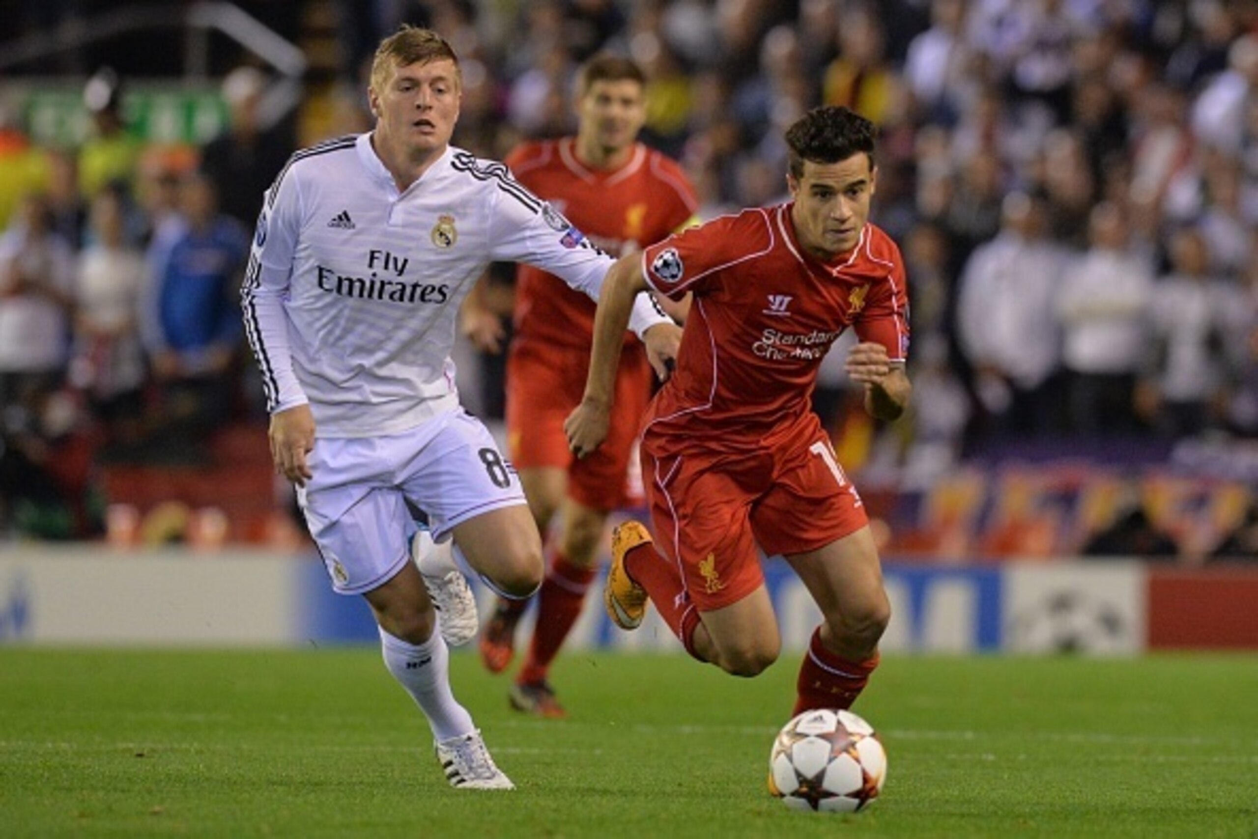 Liverpool's Brazilian midfielder Philippe Coutinho (R) vies with Real Madrid's German midfielder Toni Kroos (L) during the UEFA Champions League, group B, football match between Liverpool and Real Madrid at Anfield in Liverpool, northwest England, on Octo