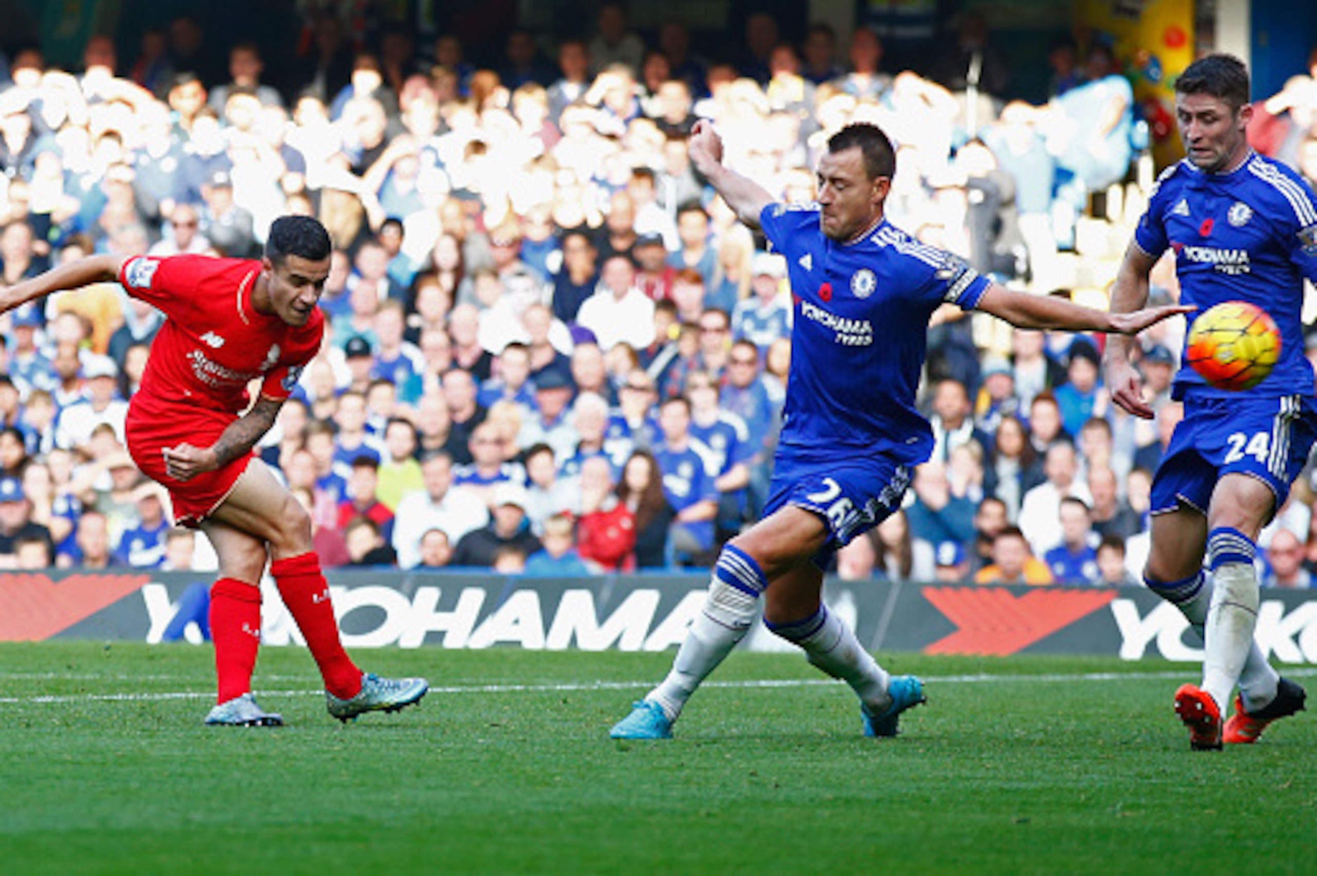 LONDON, ENGLAND - OCTOBER 31: Philippe Coutinho of Liverpool scores his team's second goal during the Barclays Premier League match between Chelsea and Liverpool at Stamford Bridge on October 31, 2015 in London, England.  (Photo by Clive Rose/Getty Images