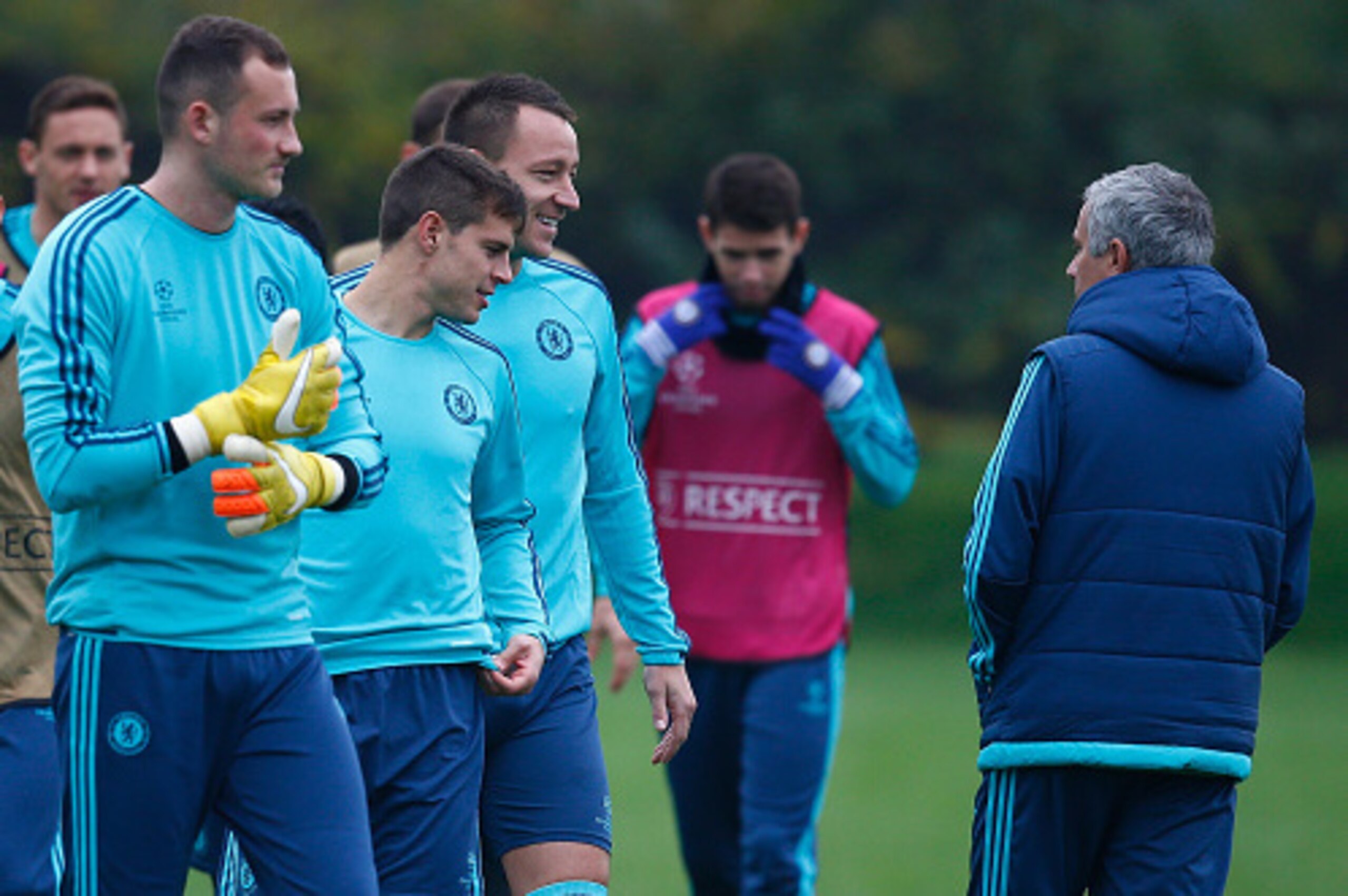 COBHAM, ENGLAND - NOVEMBER 03:  Chelsea manager Jose Mourinho talks to John Terry during a Chelsea training session, ahead of the UEFA Champions League Group G match between Chelsea and Dynamo Kiev, at Chelsea Training Ground on November 3, 2015 in Cobham
