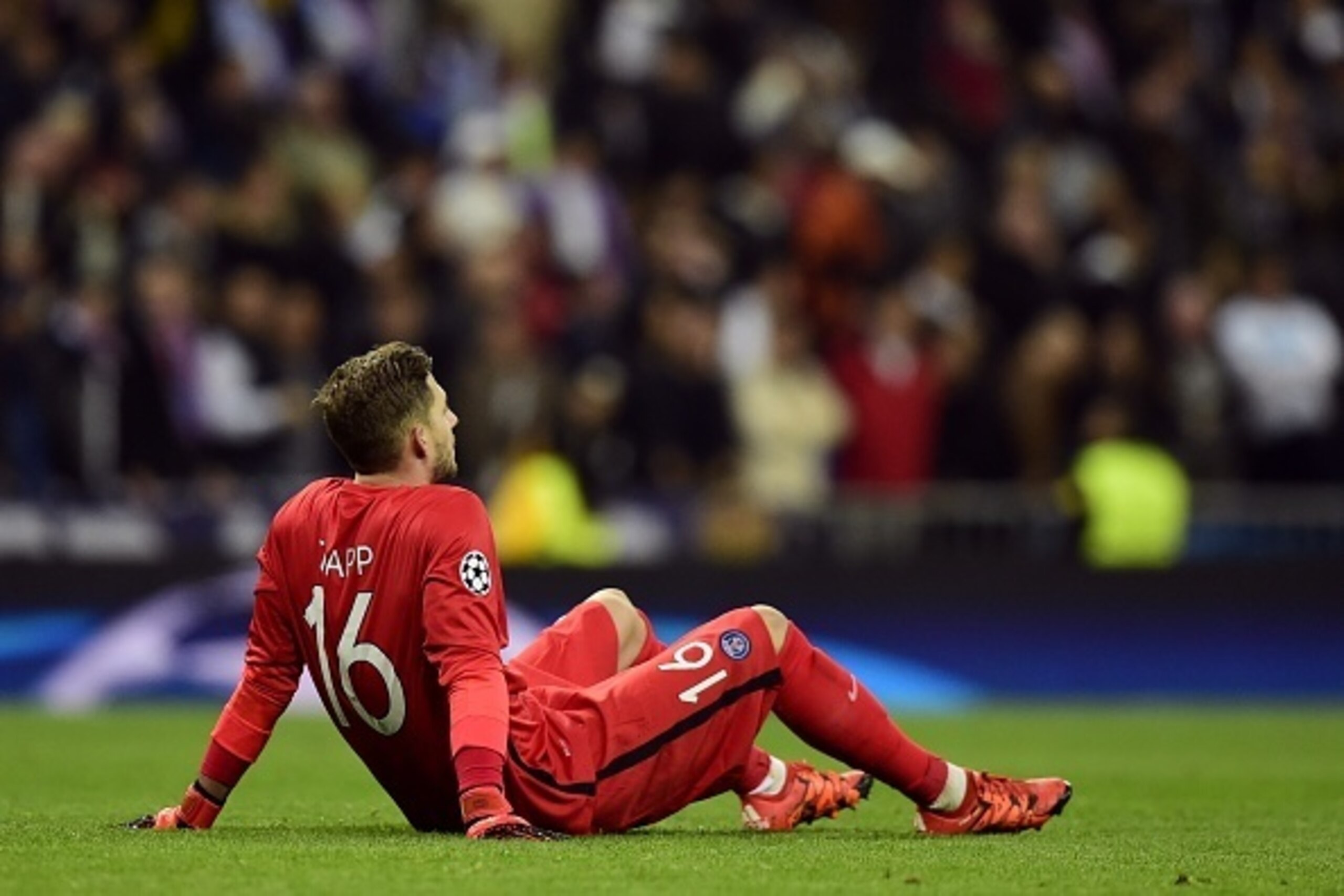 Paris Saint-Germain's German goalkeeper Kevin Trapp sits on the ground  after the UEFA Champions League football match Real Madrid CF vs Paris Saint-Germain (PSG) at the Santiago Bernabeu stadium in Madrid on November 3, 2015.   AFP PHOTO / JAVIER SORIANO