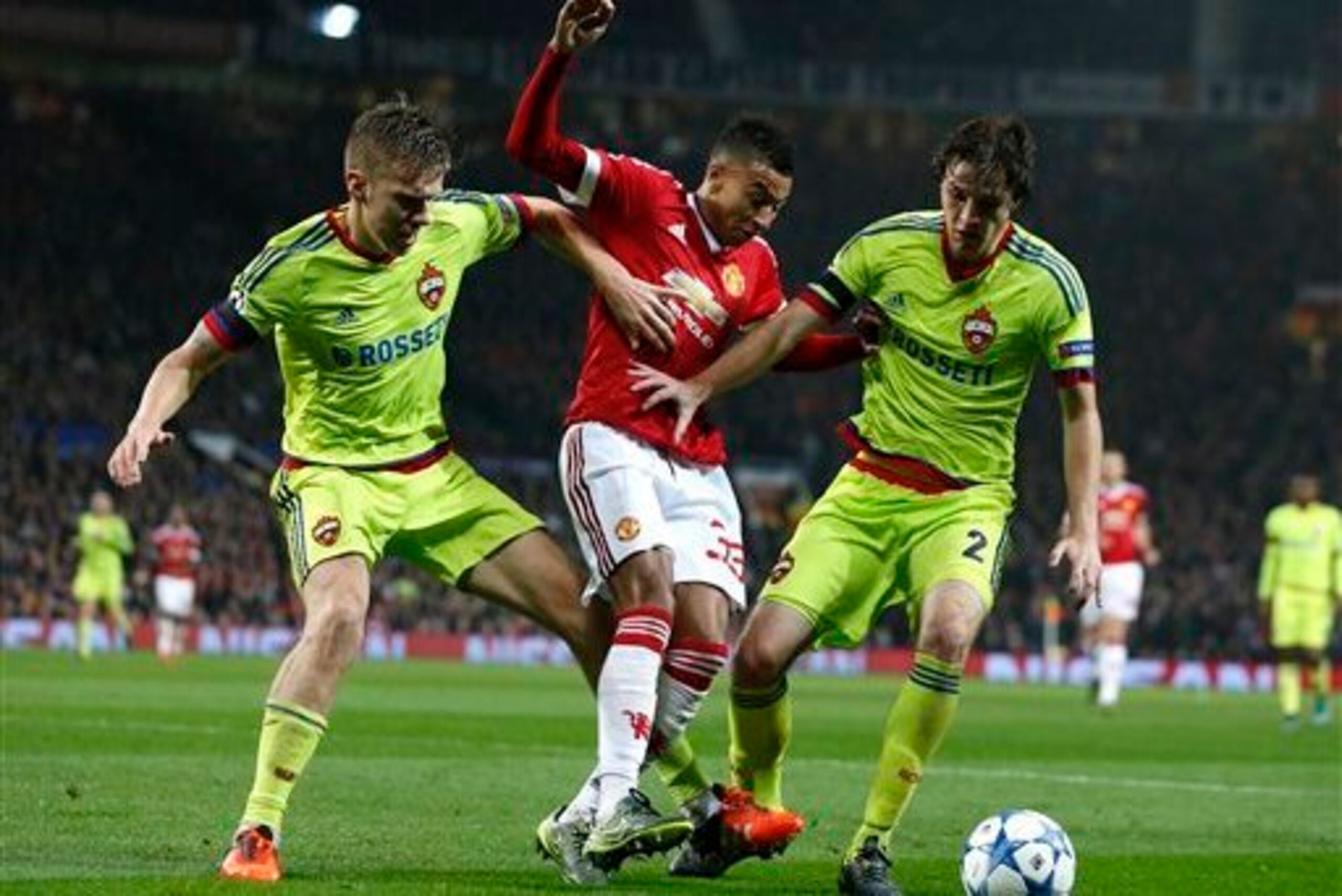 Lingard attracting the attention of the CSKA defence