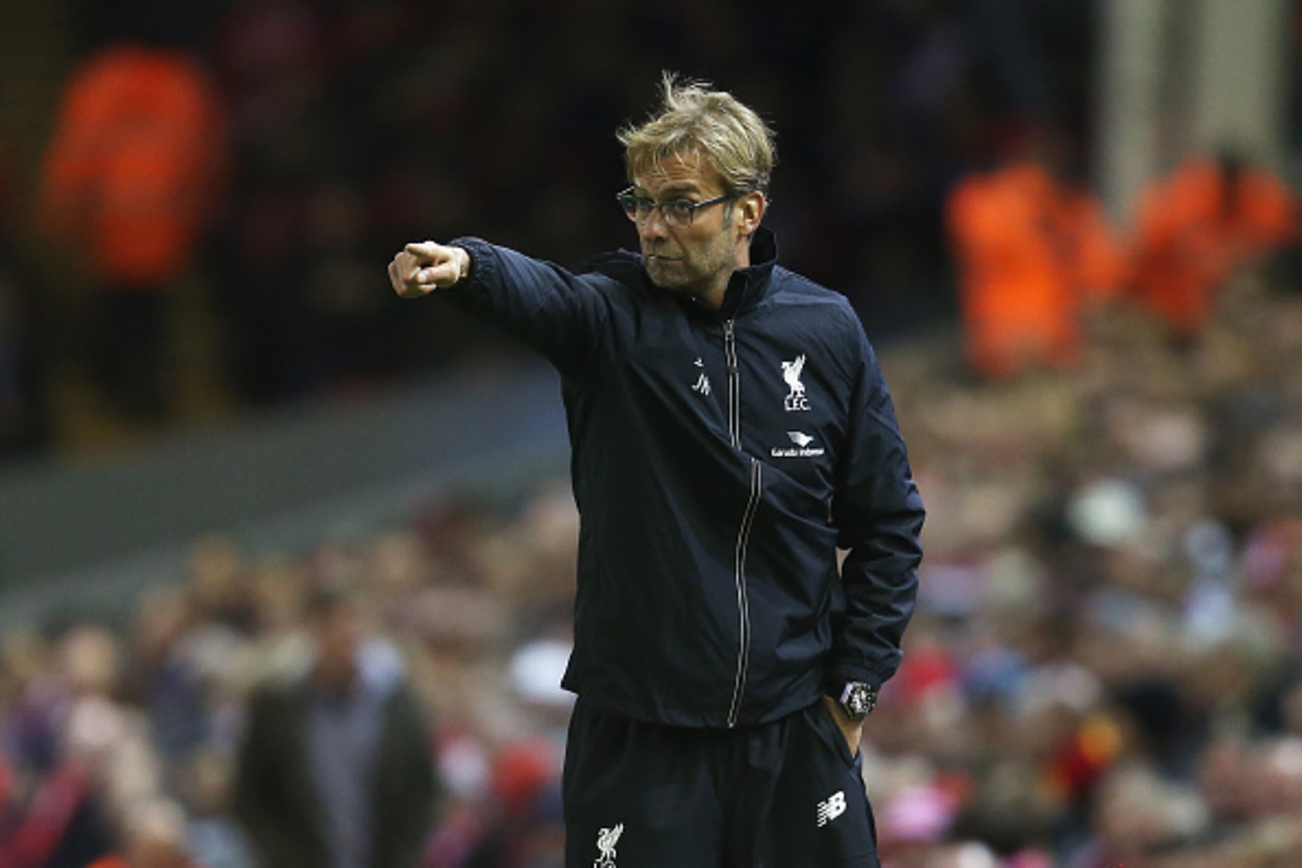LIVERPOOL, ENGLAND - OCTOBER 28:  Jurgen Klopp, manager of Liverpool gives instructions during the Capital One Cup Fourth Round match between Liverpool and AFC Bournemouth at Anfield on October 28, 2015 in Liverpool, England.  (Photo by Chris Brunskill/Ge