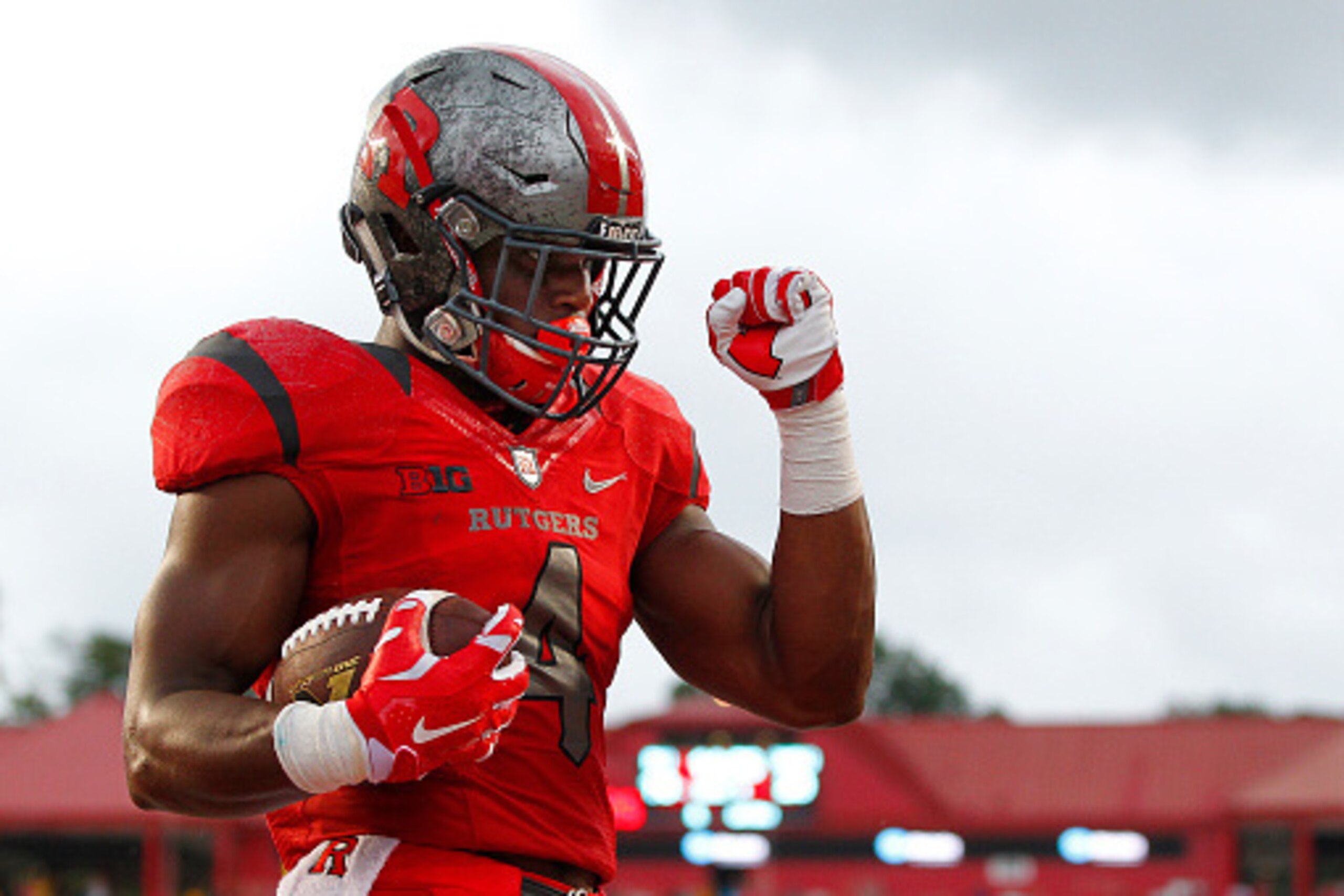 PISCATAWAY, NJ - SEPTEMBER 12: Leonte Carroo #4 of the Rutgers Scarlet Knights reacts after scoring a touchdown during a game against of the Washington State Cougars at High Point Solutions Stadium on September 12, 2015 in Piscataway, New Jersey. Washingt