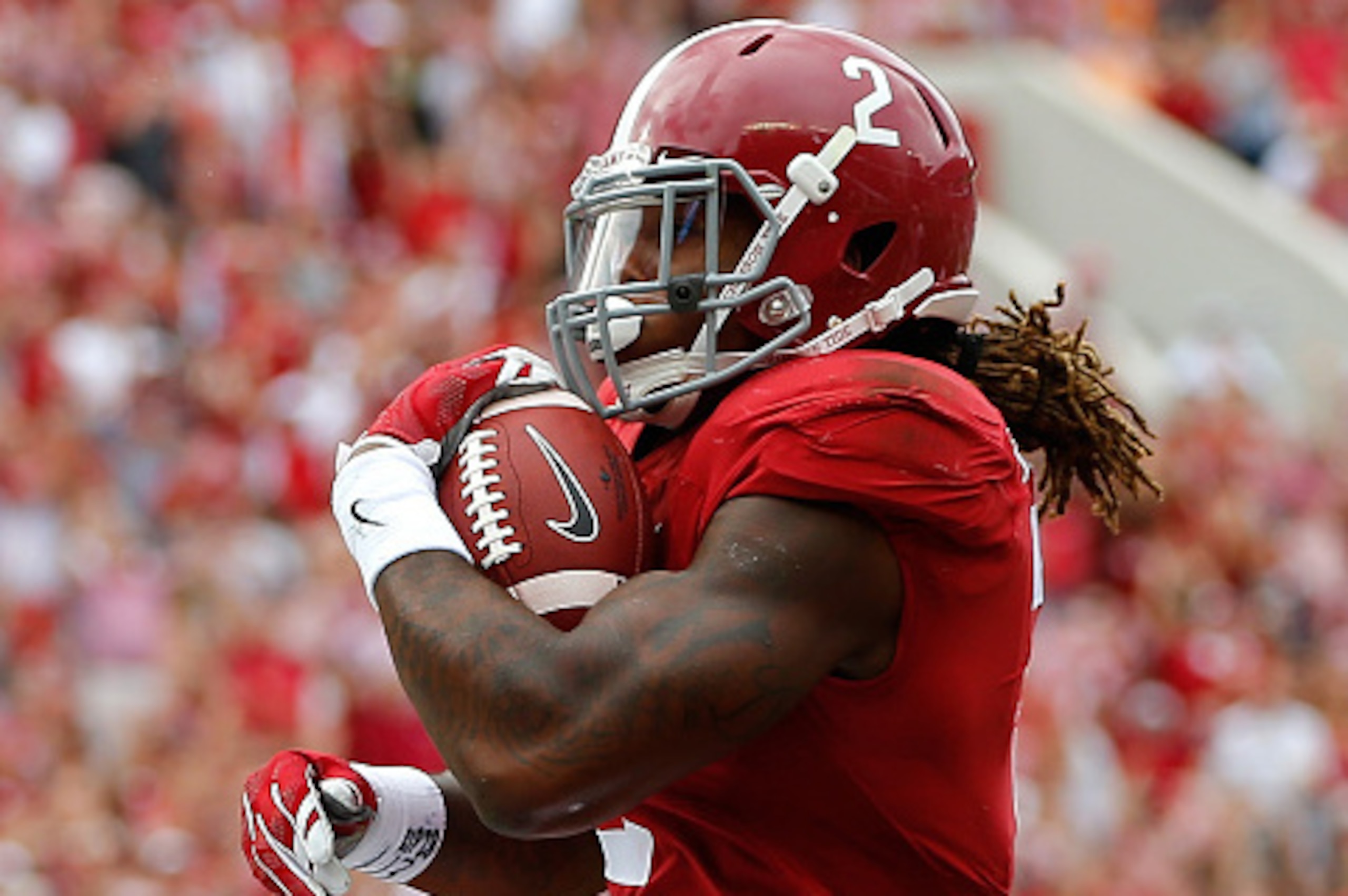 TUSCALOOSA, AL - OCTOBER 24:  Derrick Henry #2 of the Alabama Crimson Tide rushes in for a touchdown against the Tennessee Volunteers at Bryant-Denny Stadium on October 24, 2015 in Tuscaloosa, Alabama.  (Photo by Kevin C. Cox/Getty Images)