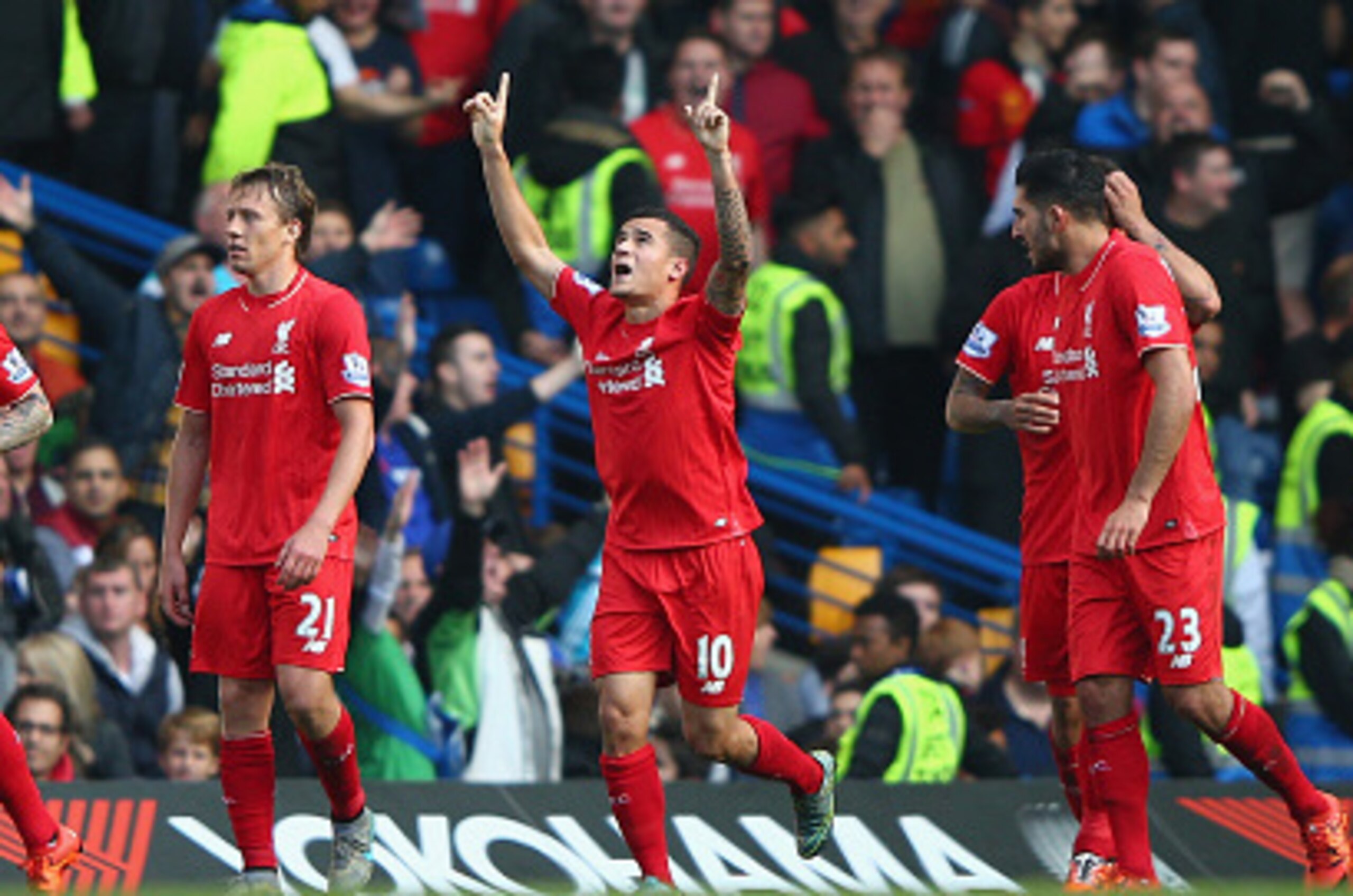 LONDON, ENGLAND - OCTOBER 31:  Philippe Coutinho (3rd L) of Liverpool celebrates scoring his team's second goal during the Barclays Premier League match between Chelsea and Liverpool at Stamford Bridge on October 31, 2015 in London, England.  (Photo by Ia