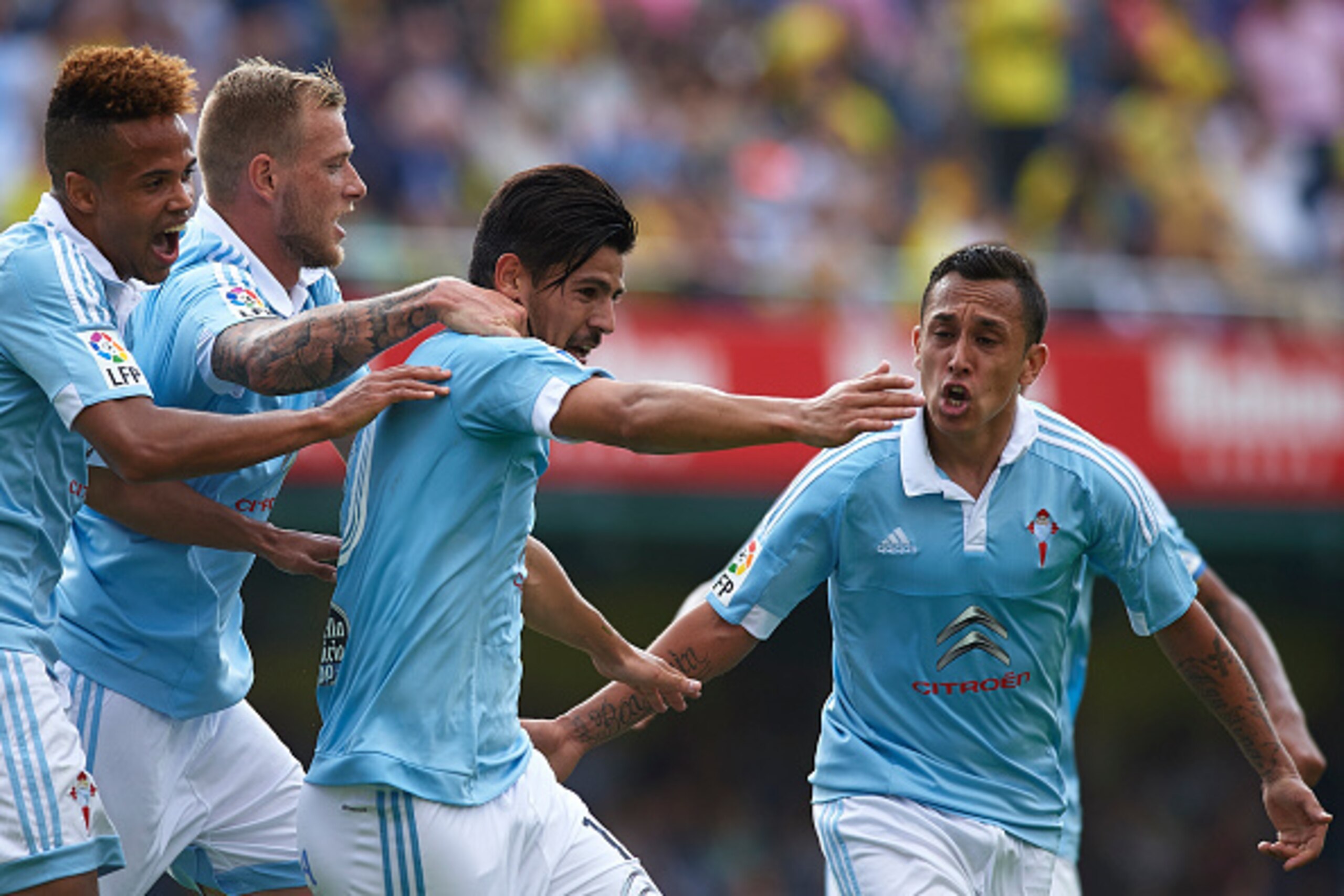 VILLARREAL, SPAIN - OCTOBER 18:  Nolito of Celta celebrates scoring his team's second goal with his teammates Fabian Orellana (R), John Guidetti and Levy Clement Madinda (L) during the La Liga match between Villarreal CF and RC Celta de Vigo at El Madriga