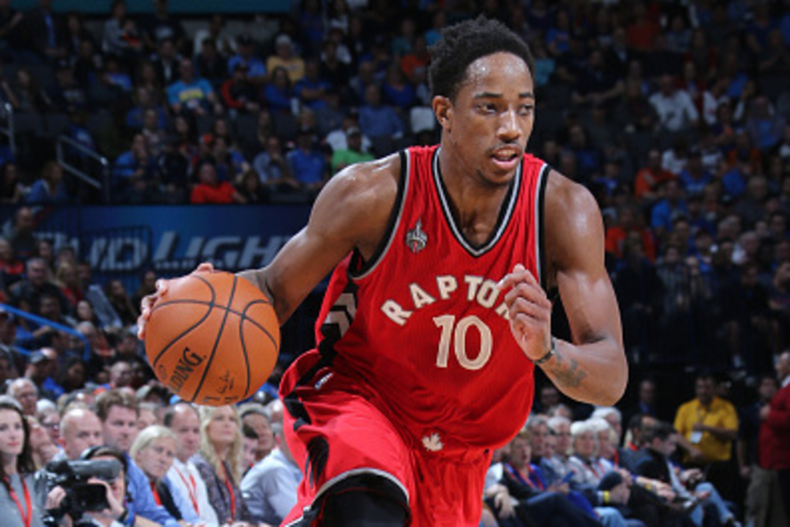 OKLAHOMA CITY, OK - NOVEMBER 4: DeMar DeRozan #10 of the Toronto Raptors drives to the basket against the Oklahoma City Thunder during the game on November 4, 2015 at Chesapeake Energy Arena in Oklahoma City, Oklahoma. NOTE TO USER: User expressly acknowl