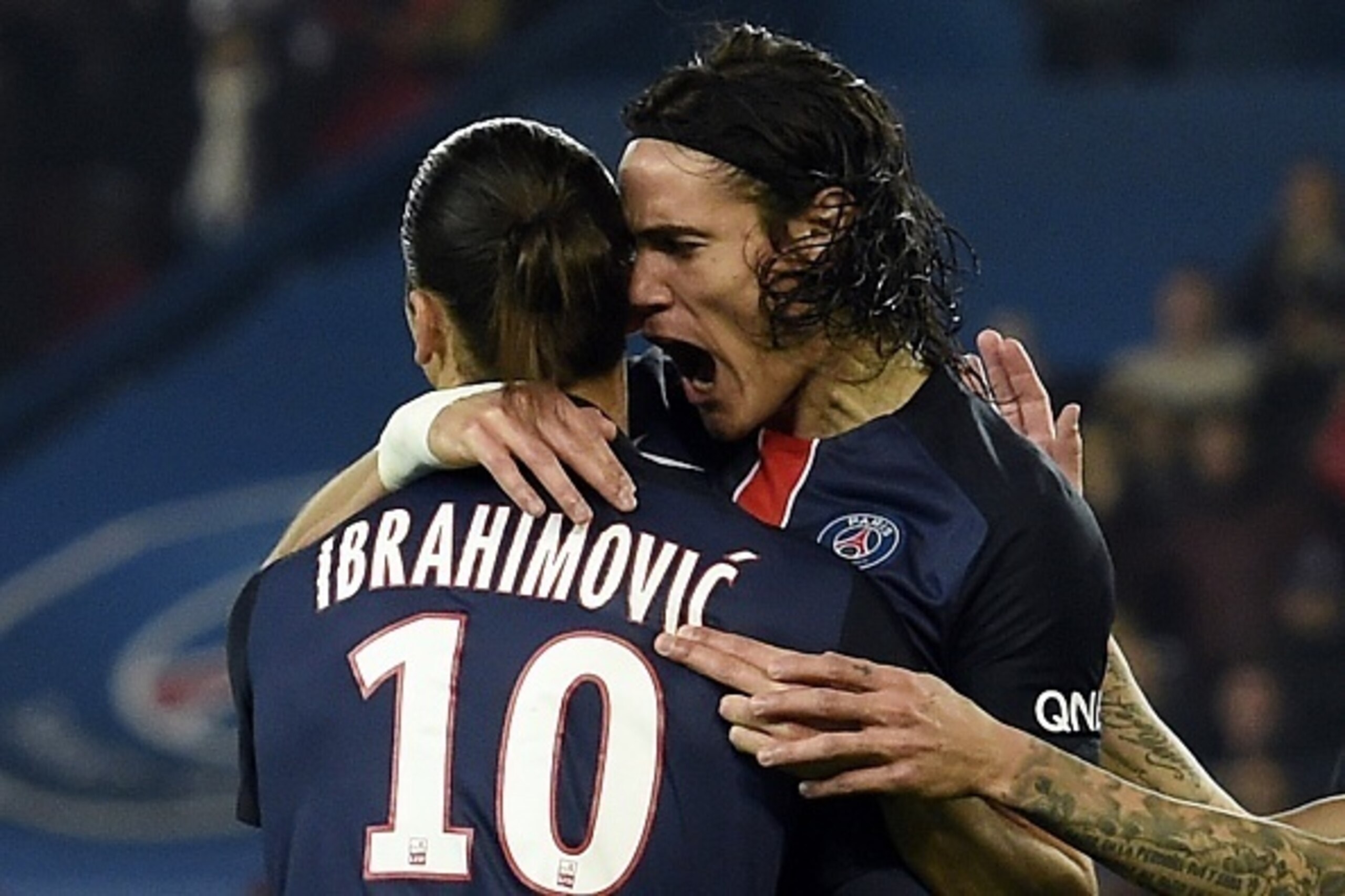 Paris Saint-Germain's Uruguayan forward Edinson Cavani celebrates with Paris Saint-Germain's Swedish forward Zlatan Ibrahimovic (L) after scoring his team's second goal during the French L1 football match between Paris Saint-Germain (PSG) and Saint-Etienn