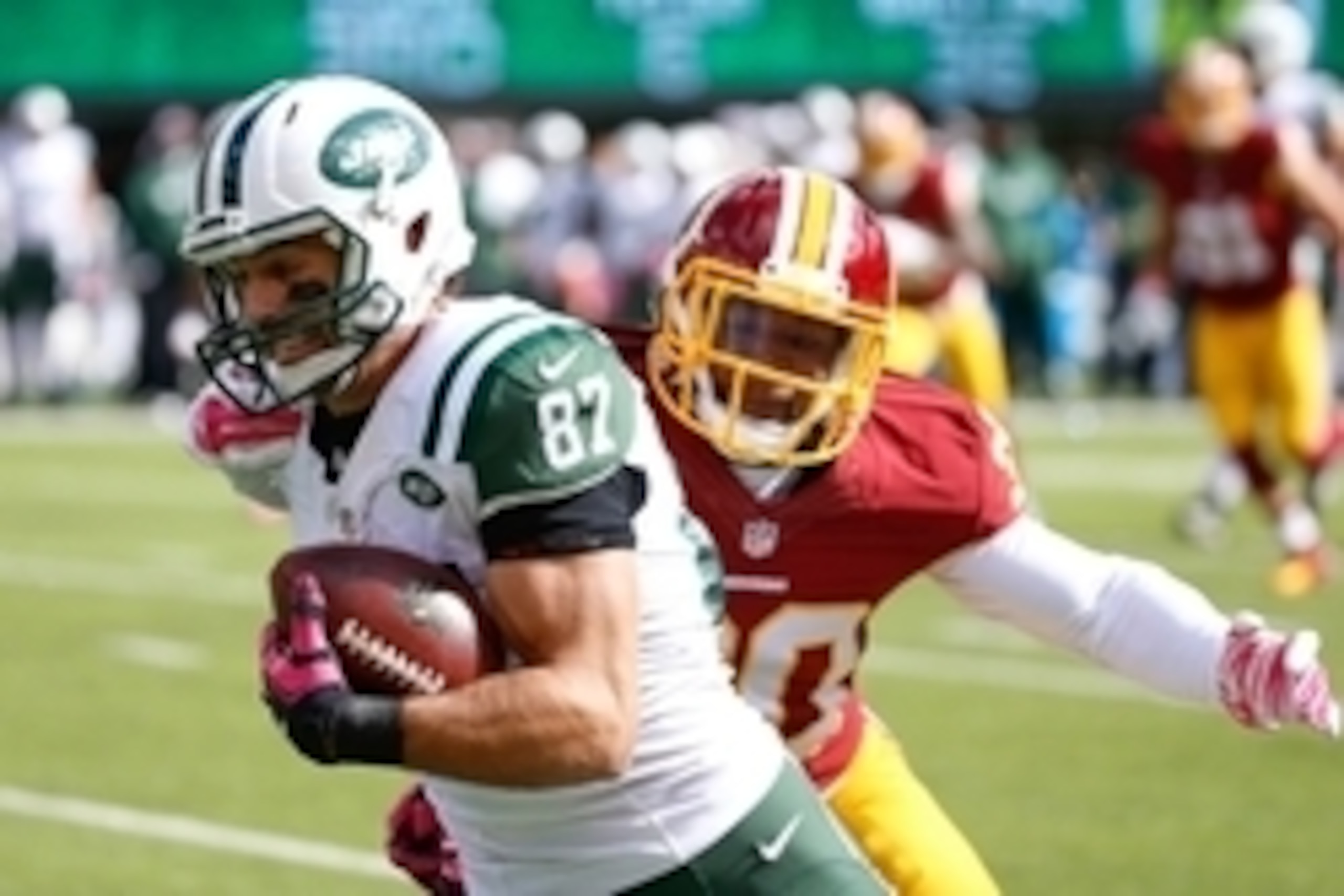 Oct 18, 2015; East Rutherford, NJ, USA; New York Jets wide receiver Eric Decker (87) carries the ball during the first quarter against the Washington Redskins at MetLife Stadium. Mandatory Credit: Vincent Carchietta-USA TODAY Sports