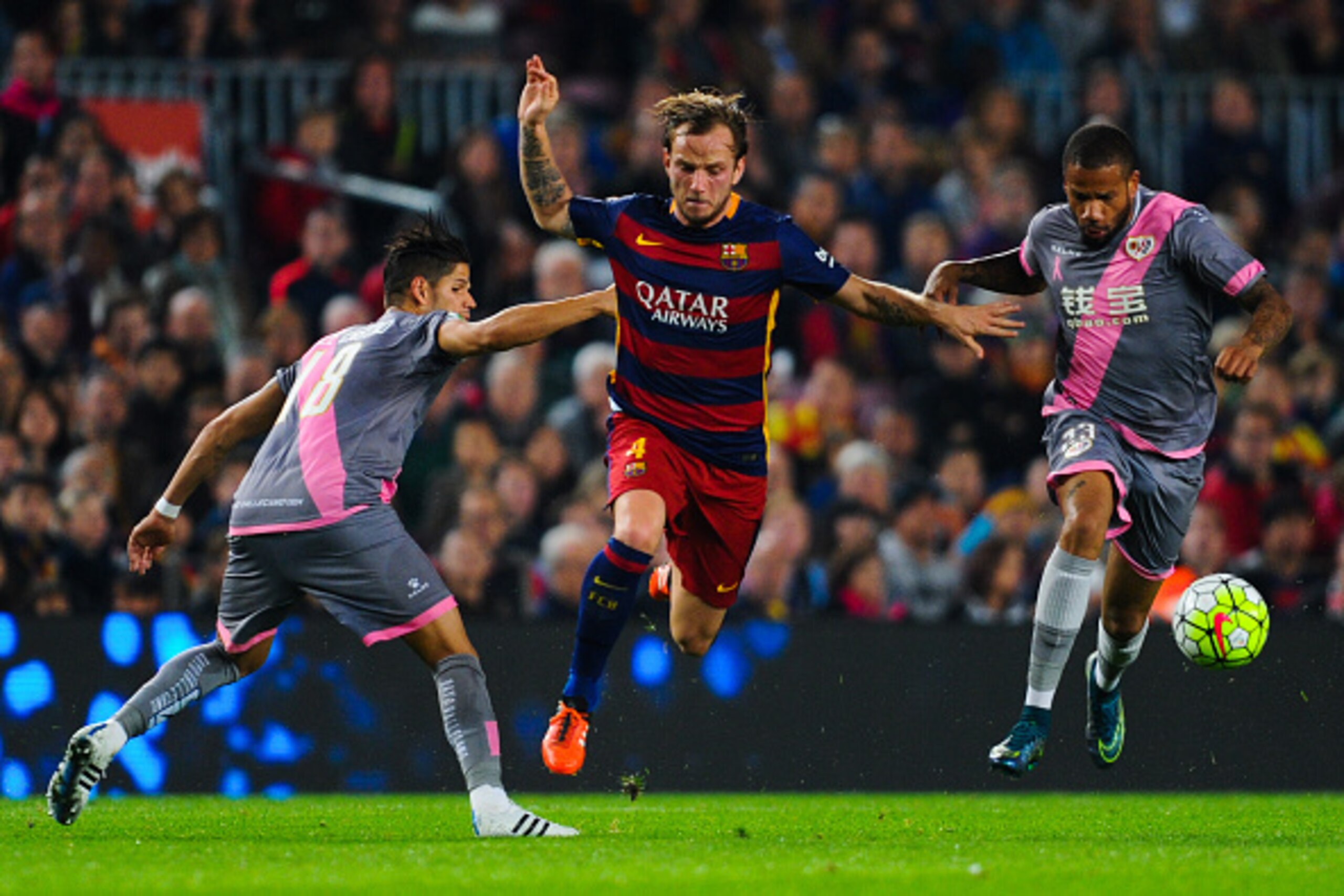 BARCELONA, SPAIN - OCTOBER 17:  Ivan Rakitic of FC Barcelona competes for the ball with Ze Castro (L) and Tiago Dias of Rayo Vallecano during the La Liga match between FC Barcelona and Rayo Vallecano at the Camp Nou stadium on October 17, 2015 in Barcelon