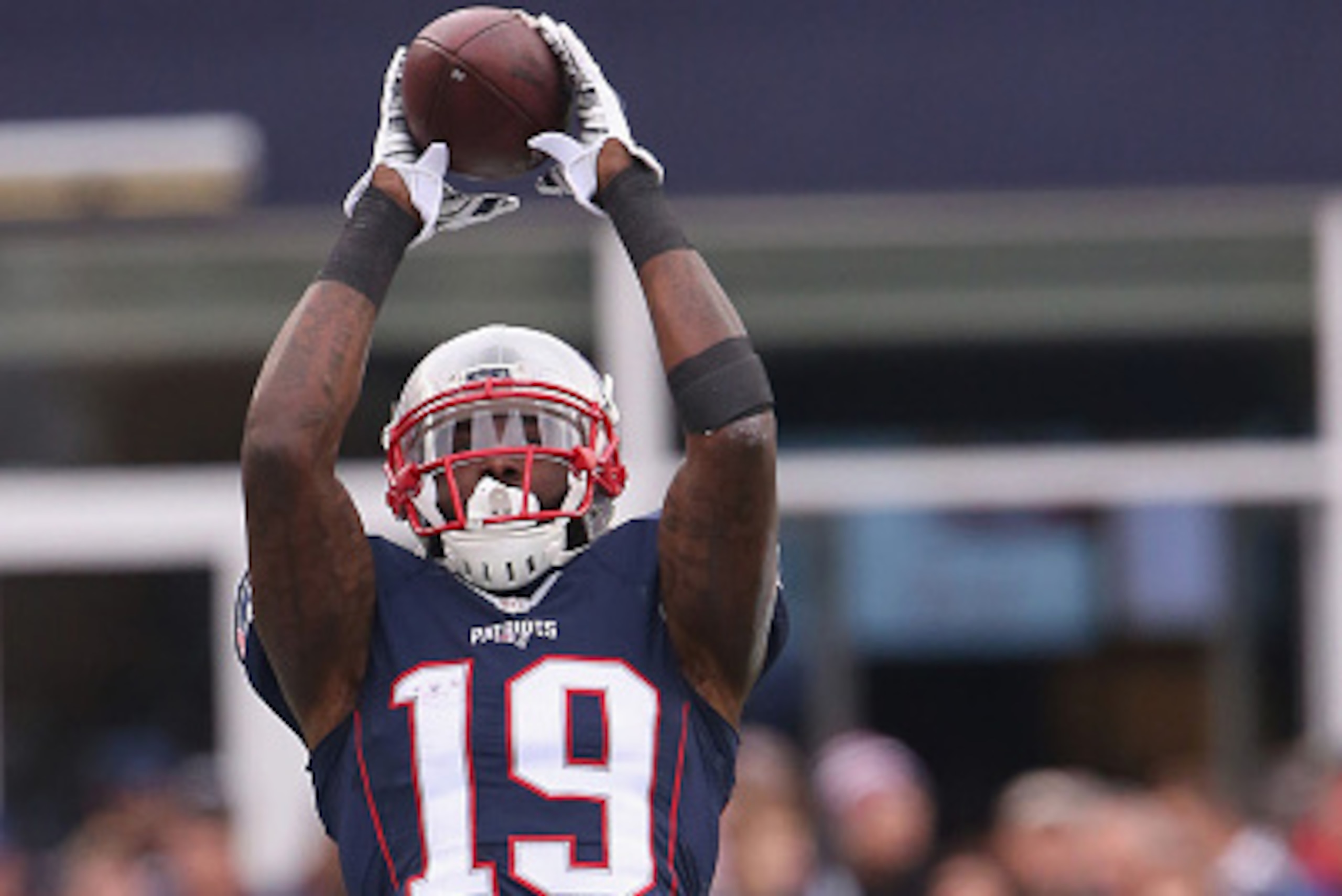 FOXBORO, MA - OCTOBER 25:  Wide Receiver Brandon LaFell #19 of the New England Patriots has a catch against the New York Jets at Gillette Stadium on October 25, 2015 in Foxboro, Massachusetts.  (Photo by Al Pereira/Getty Images for New York Jets)