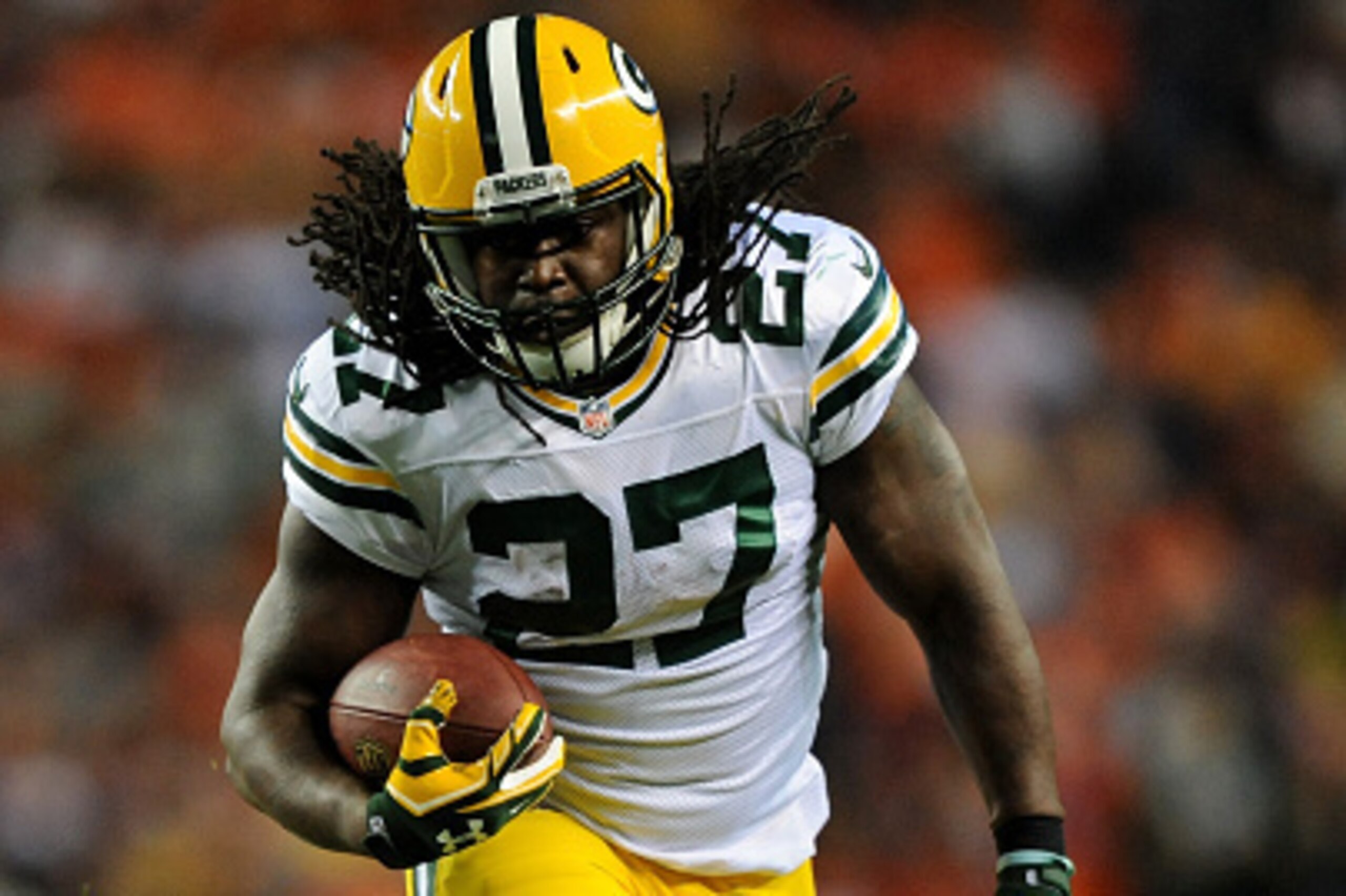 DENVER, CO - NOVEMBER 01:  Running back Eddie Lacy #27 of the Green Bay Packers runs the ball against the Denver Broncos in the second quarter at Sports Authority Field at Mile High on November 1, 2015 in Denver, Colorado.  (Photo by Dustin Bradford/Getty