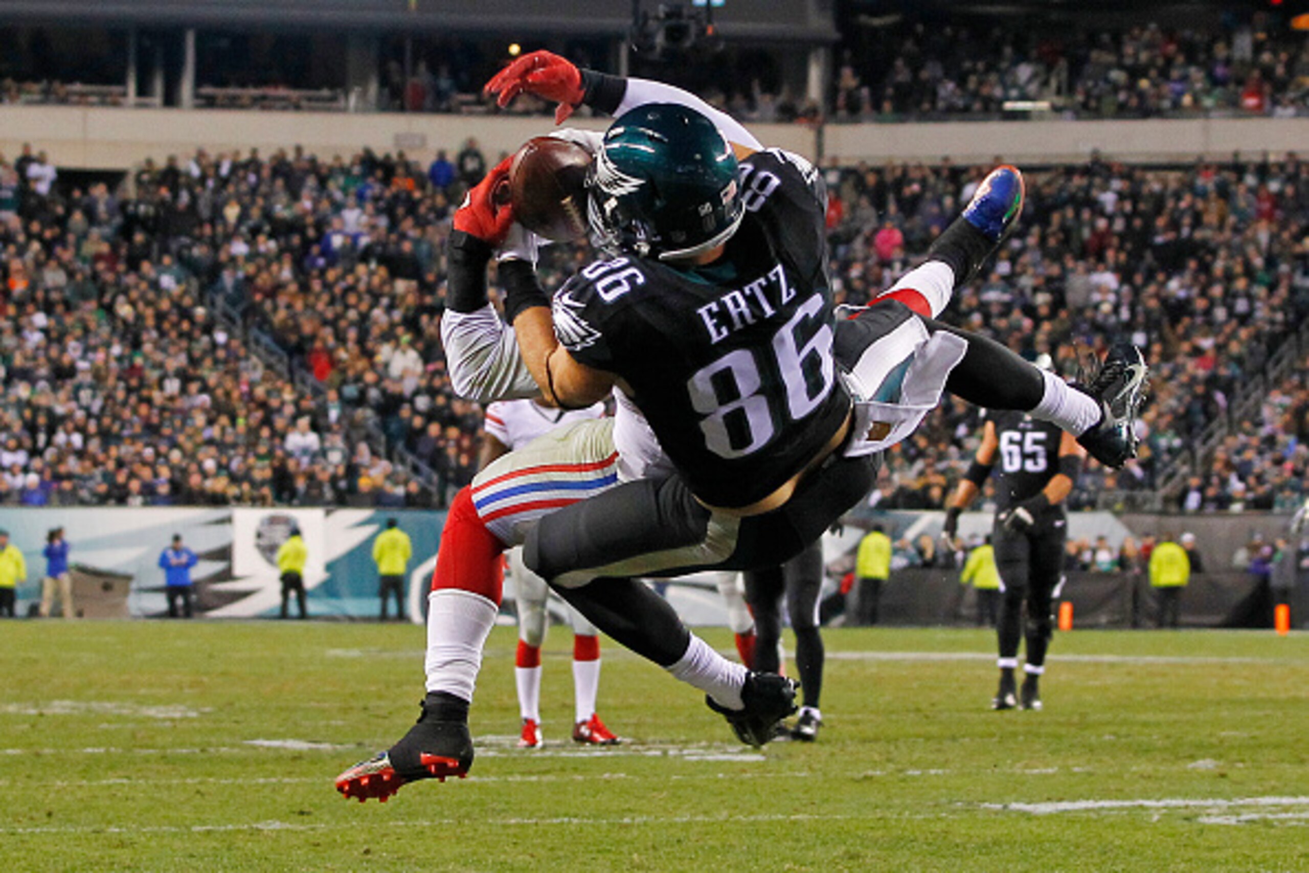 PHILADELPHIA, PA - OCTOBER 19: Landon Collins #21 of the New York Giants intercepts a pass in the endzone intended for Zach Ertz #86 of the Philadelphia Eagles during the third quarter at Lincoln Financial Field on October 19, 2015 in Philadelphia, Pennsy