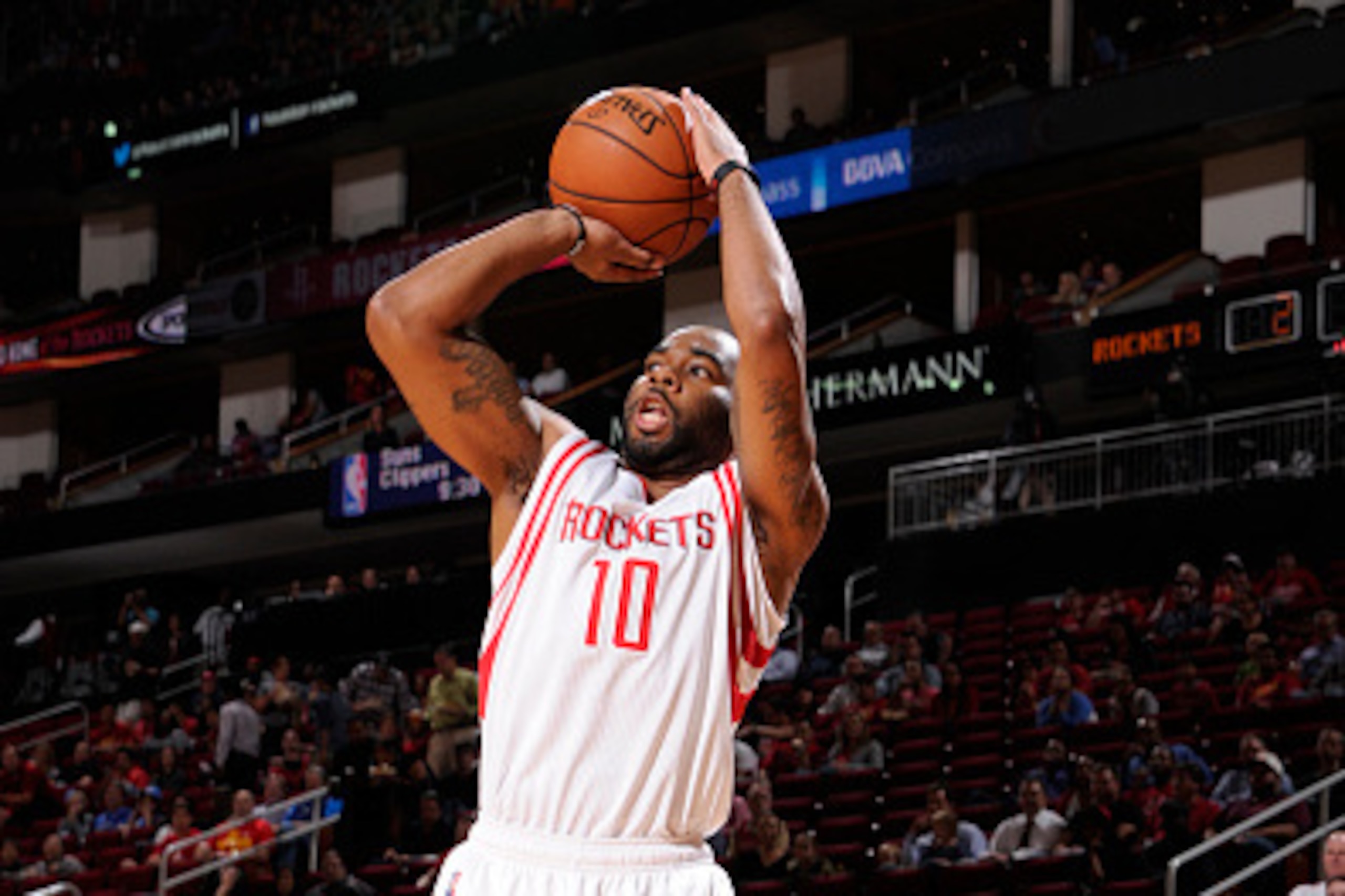 HOUSTON, TX - NOVEMBER 2:  Marcus Thornton #10 of the Houston Rockets shoots against the Oklahoma City Thunder on November 2, 2015 at the Toyota Center in Houston, Texas. NOTE TO USER: User expressly acknowledges and agrees that, by downloading and or usi