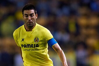 VILLARREAL, SPAIN - OCTOBER 01:  Bruno Soriano of Villarreal in action during the UEFA Europa League Group K match between Villarreal CF and Viktoria Plzen at El Madrigal Stadium on October 01, 2015 in Villarreal, Spain.  (Photo by Manuel Queimadelos Alon
