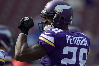 MINNEAPOLIS, MN - SEPTEMBER 20: Adrian Peterson #28 of the Minnesota Vikings acknowledges the fans before the game against the Detroit Lions on September 20, 2015 at TCF Bank Stadium in Minneapolis, Minnesota. (Photo by Hannah Foslien/Getty Images)