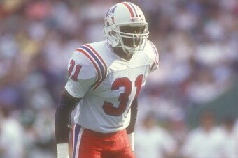 PHILADELPHIA, PA - NOVEMBER 4:  Fred Marion #31 of the New England Patriots looks on during a football game against the Philadelphia Eagles on November 4, 1990 at Veterans Stadium in Philadelphia, Pennsylvania.  The Patriots won48-20. (Photo by Mitchell L