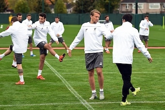 Liverpool's Brazilian midfielder Lucas Leiva (2nd R) stretches  during a team training session in Liverpool, northwest England, on October 21, 2015, on the eve of their UEFA Europa League group B football match against Rubin Kazan. AFP PHOTO / PAUL ELLIS 
