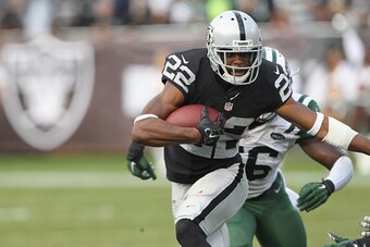 OAKLAND, CA - NOVEMBER 01:  Running Back Taiwan Jones #22 of the Oakland Raiders has a long gain against the New York Jets at O.co Coliseum on November 1, 2015 in Oakland, California.  (Photo by Al Pereira/Getty Images for New York Jets)