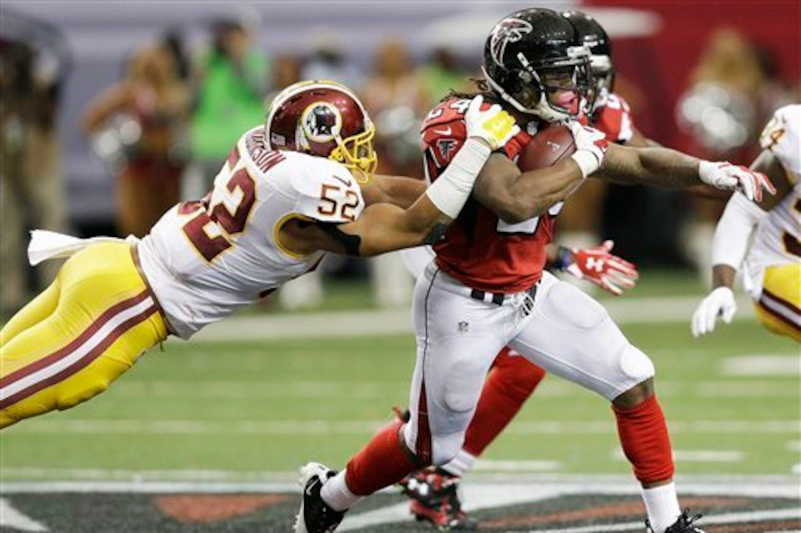 As Washington's top cover linebacker, Robinson will be tasked with containing Lewis.