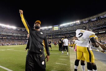 SAN DIEGO, CA - OCTOBER 12:  Head coach Mike Tomlin of the Pittsburgh Steelers and quarterback Mike Vick #2 of the Pittsburgh Steelers celebrate after defeating the San Diego Chargers 24-20 at Qualcomm Stadium on October 12, 2015 in San Diego, California.
