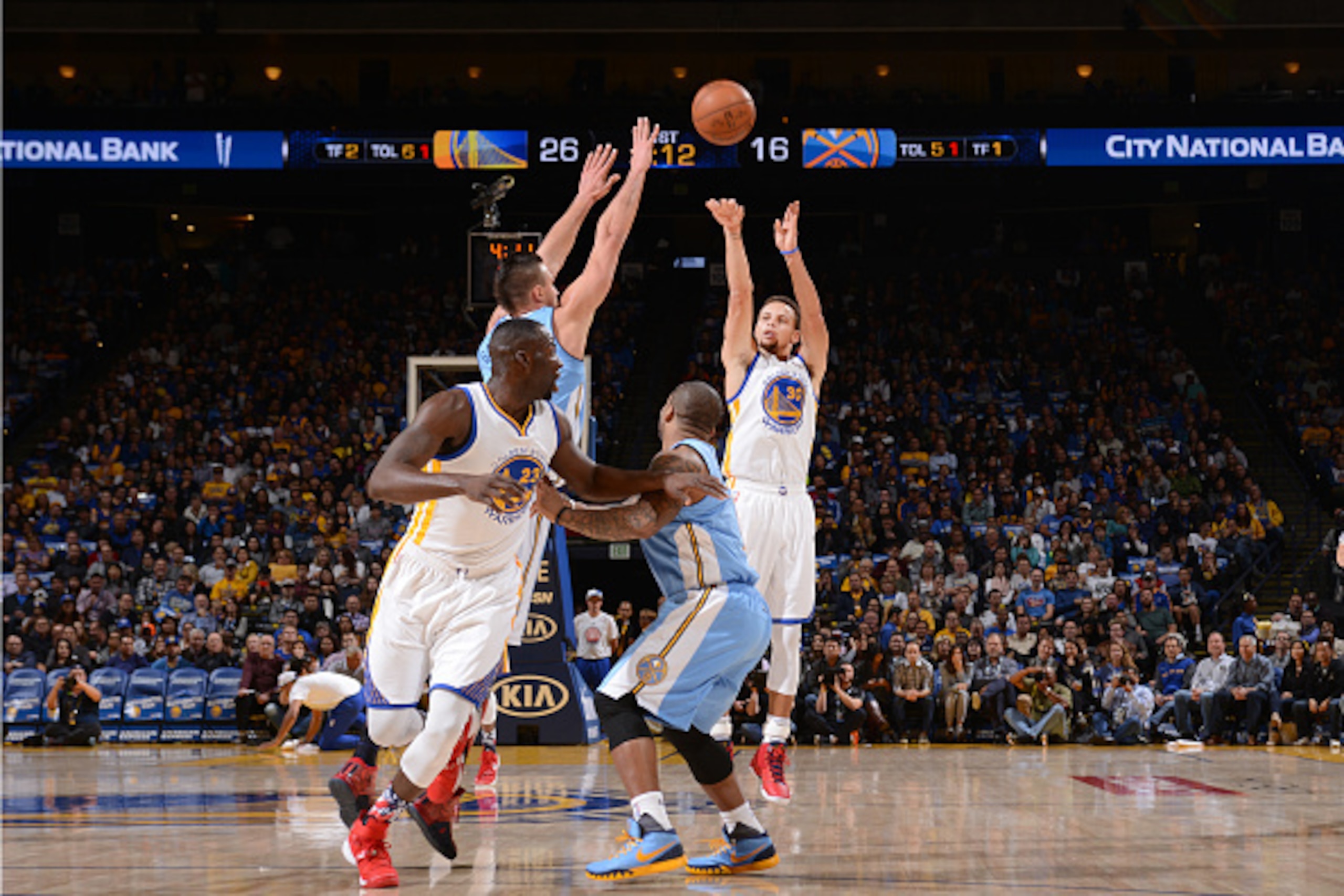 OAKLAND, CA - NOVEMBER 6: Stephen Curry #30 of the Golden State Warriors shoots against the Denver Nuggets on November 6, 2015 at Oracle Arena in Oakland, California. NOTE TO USER: User expressly acknowledges and agrees that, by downloading and or using t OAKLAND, CA - NOVEMBER 6: Stephen Curry #30 of the Golden State Warriors shoots against the Denver Nuggets on November 6, 2015 at Oracle Arena in Oakland, California. NOTE TO USER: User expressly acknowledges and agrees that, by downloading and or using t
