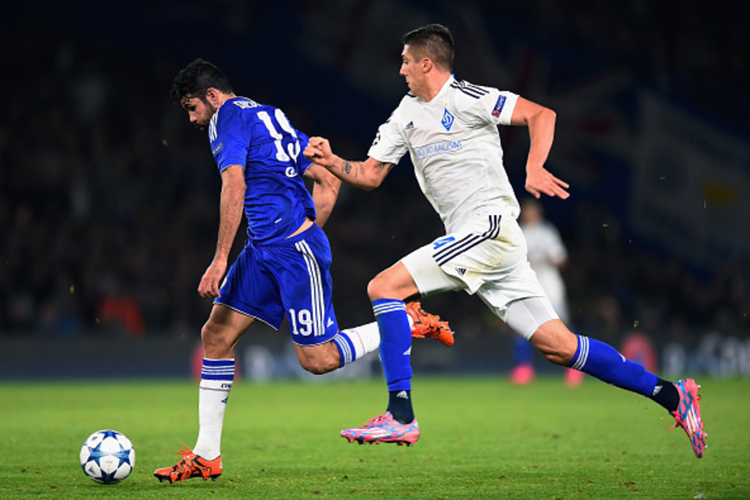 LONDON, ENGLAND - NOVEMBER 04: Diego Costa of Chelsea battles for the ball with Yevhen Khacheridi of Dynamo Kyiv during the UEFA Champions League Group G match between Chelsea FC and FC Dynamo Kyiv at Stamford Bridge on November 4, 2015 in London, United LONDON, ENGLAND - NOVEMBER 04: Diego Costa of Chelsea battles for the ball with Yevhen Khacheridi of Dynamo Kyiv during the UEFA Champions League Group G match between Chelsea FC and FC Dynamo Kyiv at Stamford Bridge on November 4, 2015 in London, United