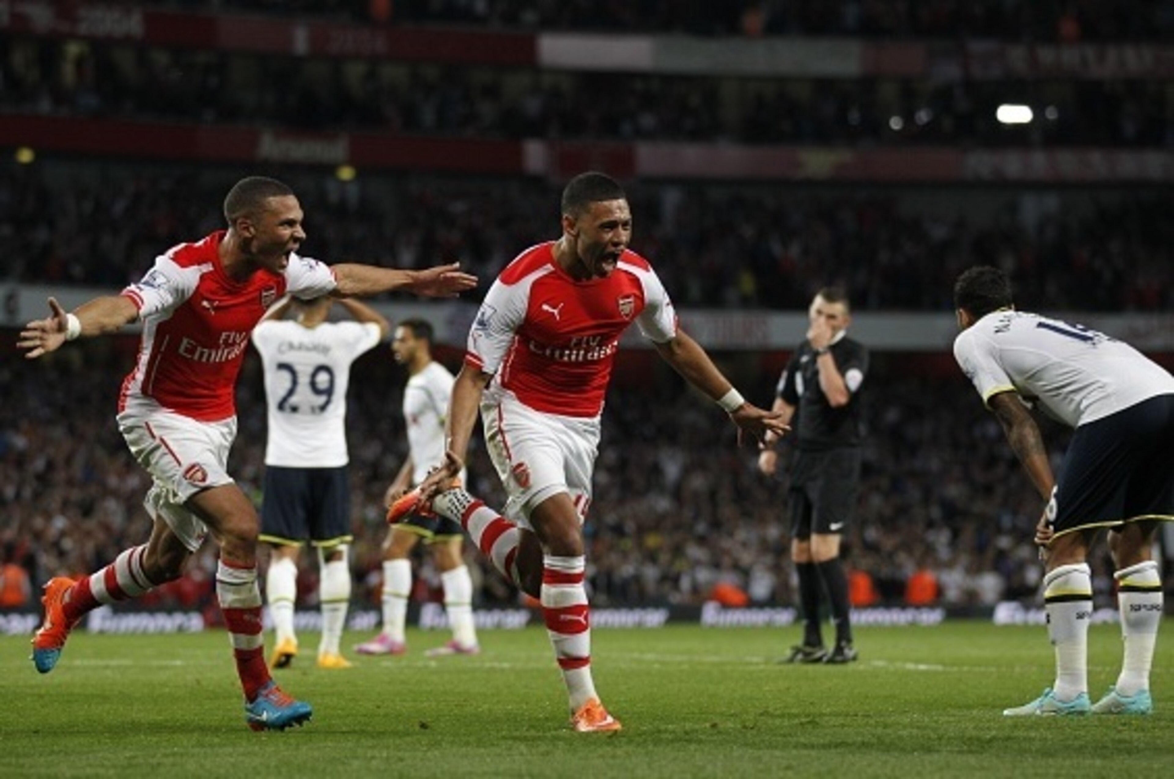 Arsenals English striker Alex Oxlade-Chamberlain (2-L) celebrates scoring a goal during the English Premier League football match between Arsenal and Tottenham Hotspur at The Emirates Stadium in London on on September 27, 2014.  AFP PHOTO/IAN KINGTON - RE