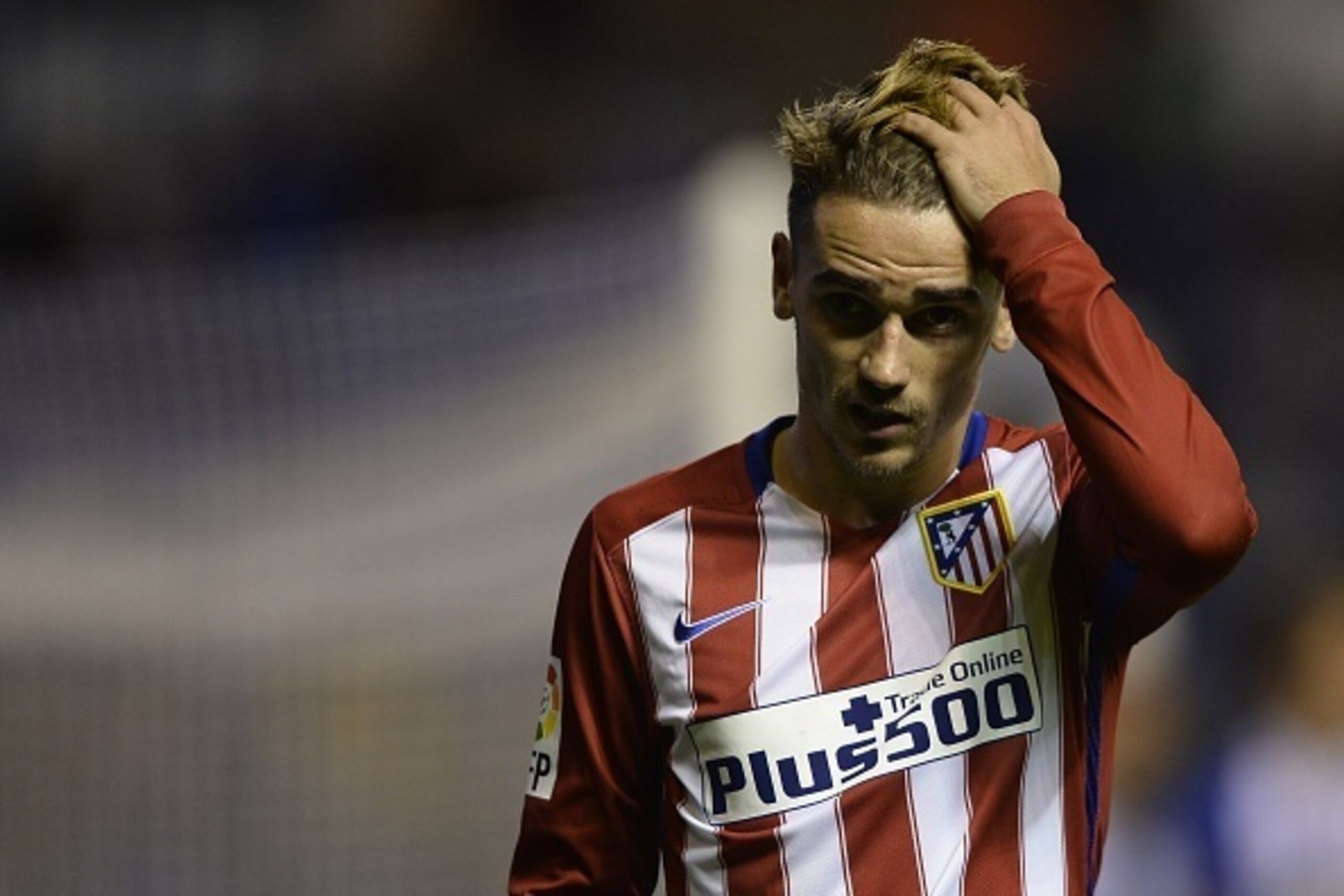 Atletico Madrid's French forward Antoine Griezmann gestures during the Spanish league football match RC Deportivo La Coruna vs Club Atletico de Madrid at the Municipal de Riazor stadium in La Coruna on October 30, 2015. The match finished with a 1-1 draw Atletico Madrid's French forward Antoine Griezmann gestures during the Spanish league football match RC Deportivo La Coruna vs Club Atletico de Madrid at the Municipal de Riazor stadium in La Coruna on October 30, 2015. The match finished with a 1-1 draw