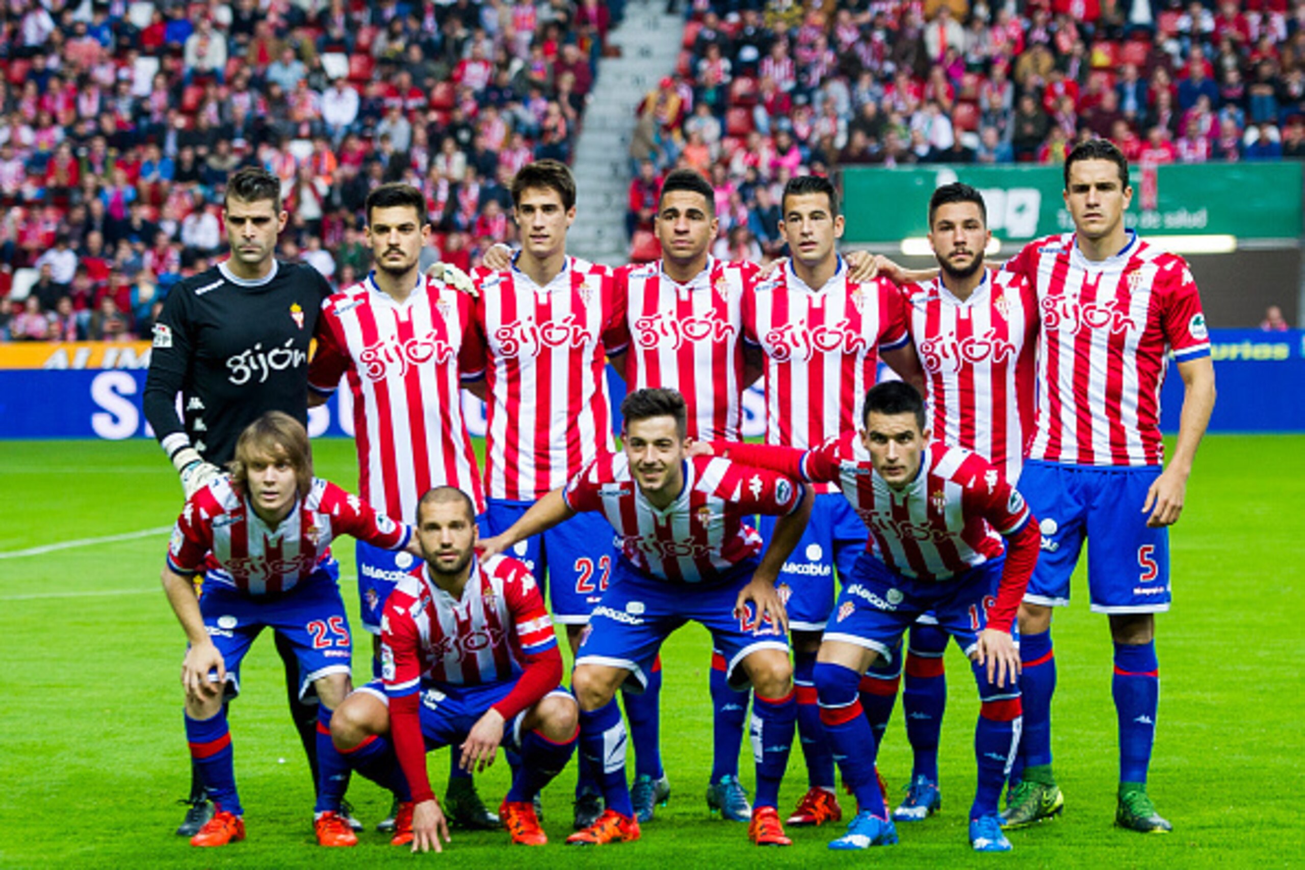 GIJON, SPAIN - NOVEMBER 01: Real Sporting de Gijon line up for a team photo prior to the La Liga match between Real Sporting de Gijon and Malaga CF at Estadio El Molinon on November 1, 2015 in Gijon, Spain. (Photo by Juan Manuel Serrano Arce/Getty Images GIJON, SPAIN - NOVEMBER 01: Real Sporting de Gijon line up for a team photo prior to the La Liga match between Real Sporting de Gijon and Malaga CF at Estadio El Molinon on November 1, 2015 in Gijon, Spain. (Photo by Juan Manuel Serrano Arce/Getty Images