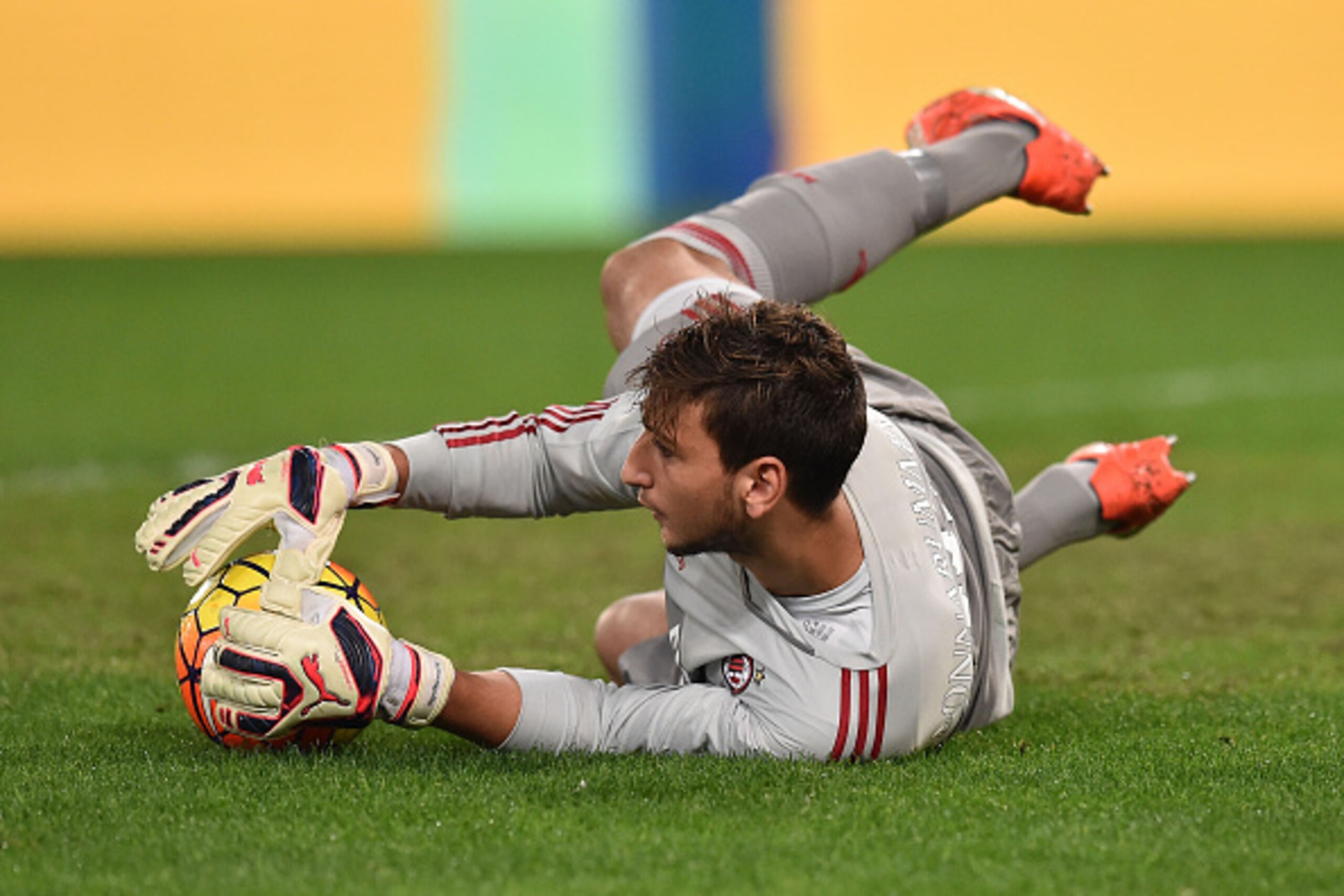ROME, ITALY - NOVEMBER 01:  Gianluigi Donnarumma of AC Milan in action during the Serie A match between SS Lazio and AC Milan at Stadio Olimpico on November 1, 2015 in Rome, Italy.  (Photo by Giuseppe Bellini/Getty Images)
