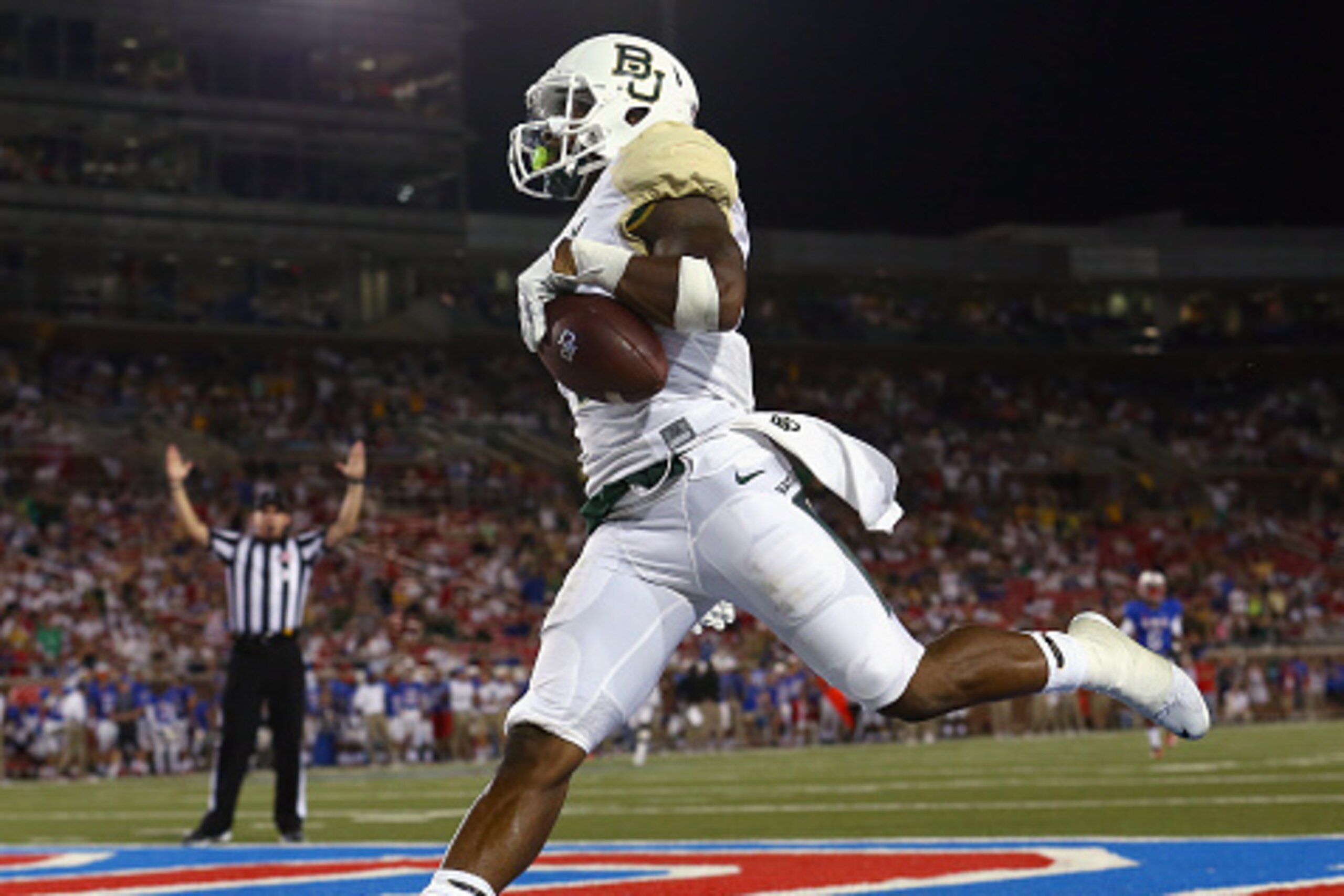 DALLAS, TX - SEPTEMBER 04:  Corey Coleman #1 of the Baylor Bears scores a touchdown against the Southern Methodist Mustangs in the second half at Gerald J. Ford Stadium on September 4, 2015 in Dallas, Texas.  (Photo by Tom Pennington/Getty Images)