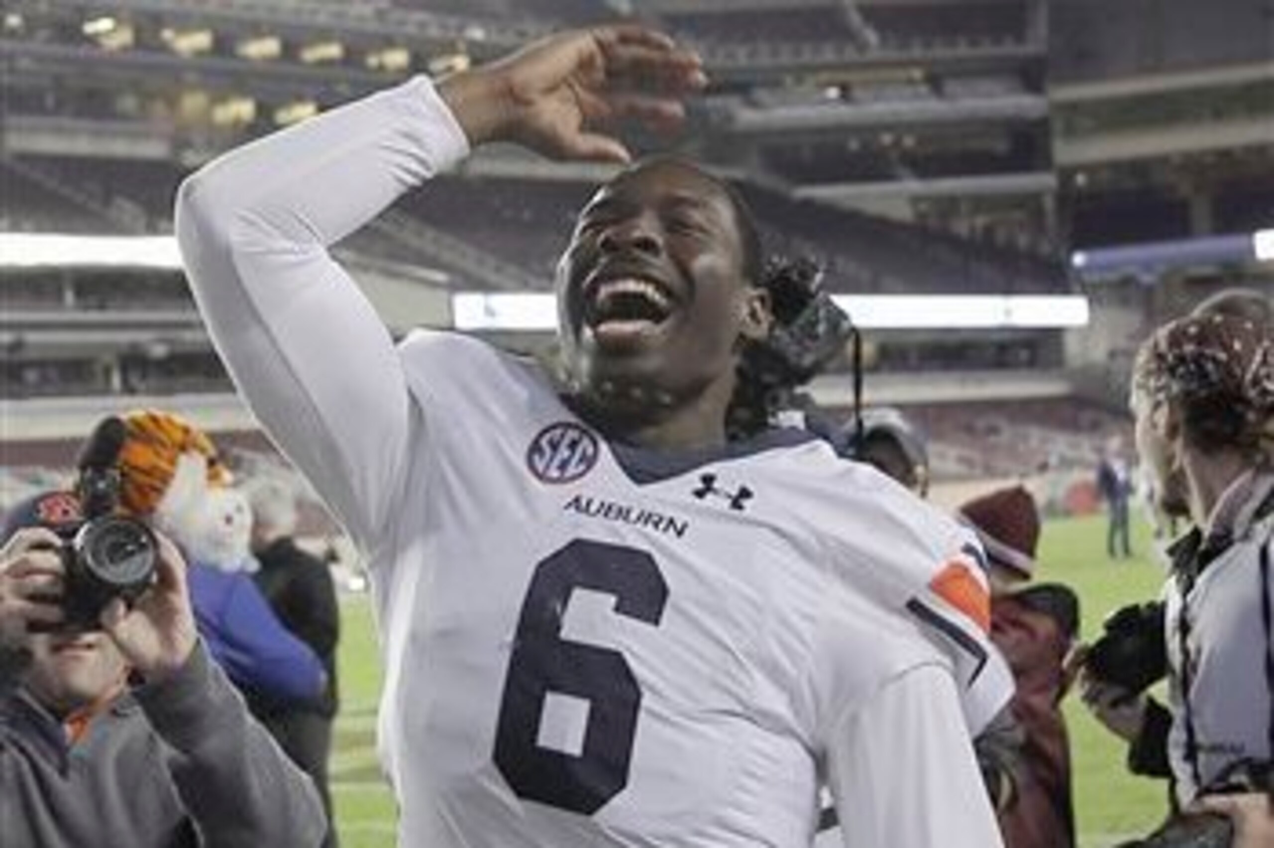 Auburn QB Jeremy Johnson
