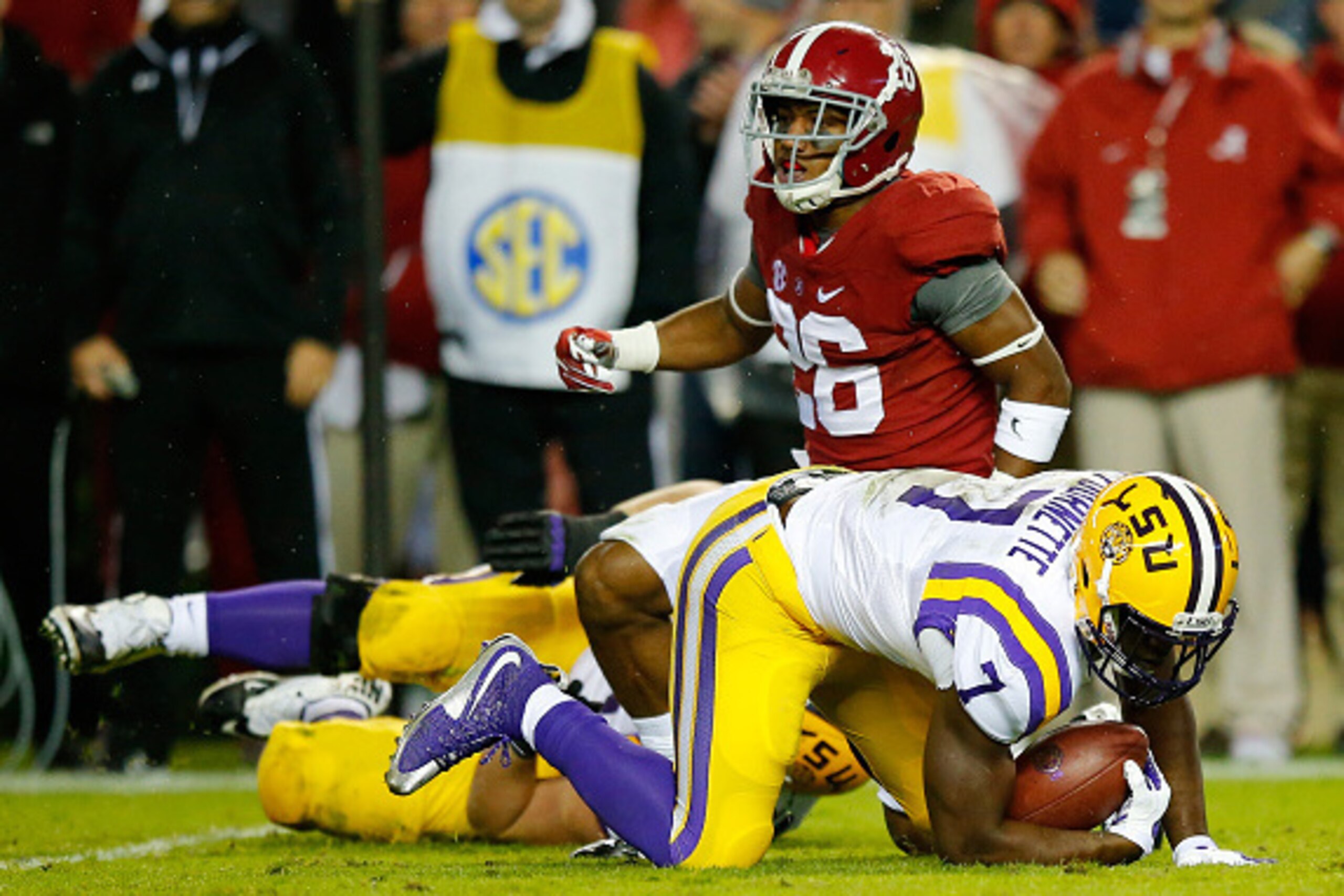 TUSCALOOSA, AL - NOVEMBER 07: Marlon Humphrey #26 of the Alabama Crimson Tide celebrates stopping Leonard Fournette #7 of the LSU Tigers   in the second quarter at Bryant-Denny Stadium on November 7, 2015 in Tuscaloosa, Alabama.  (Photo by Kevin C. Cox/Ge