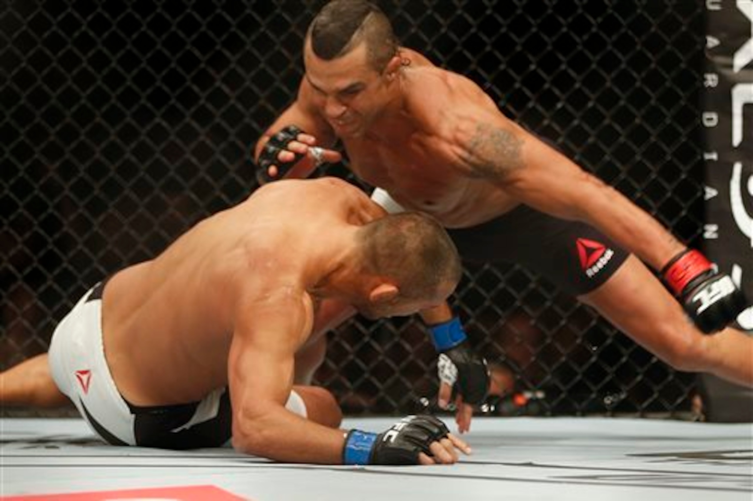 Belfort finishing Henderson at Fight Night 77.