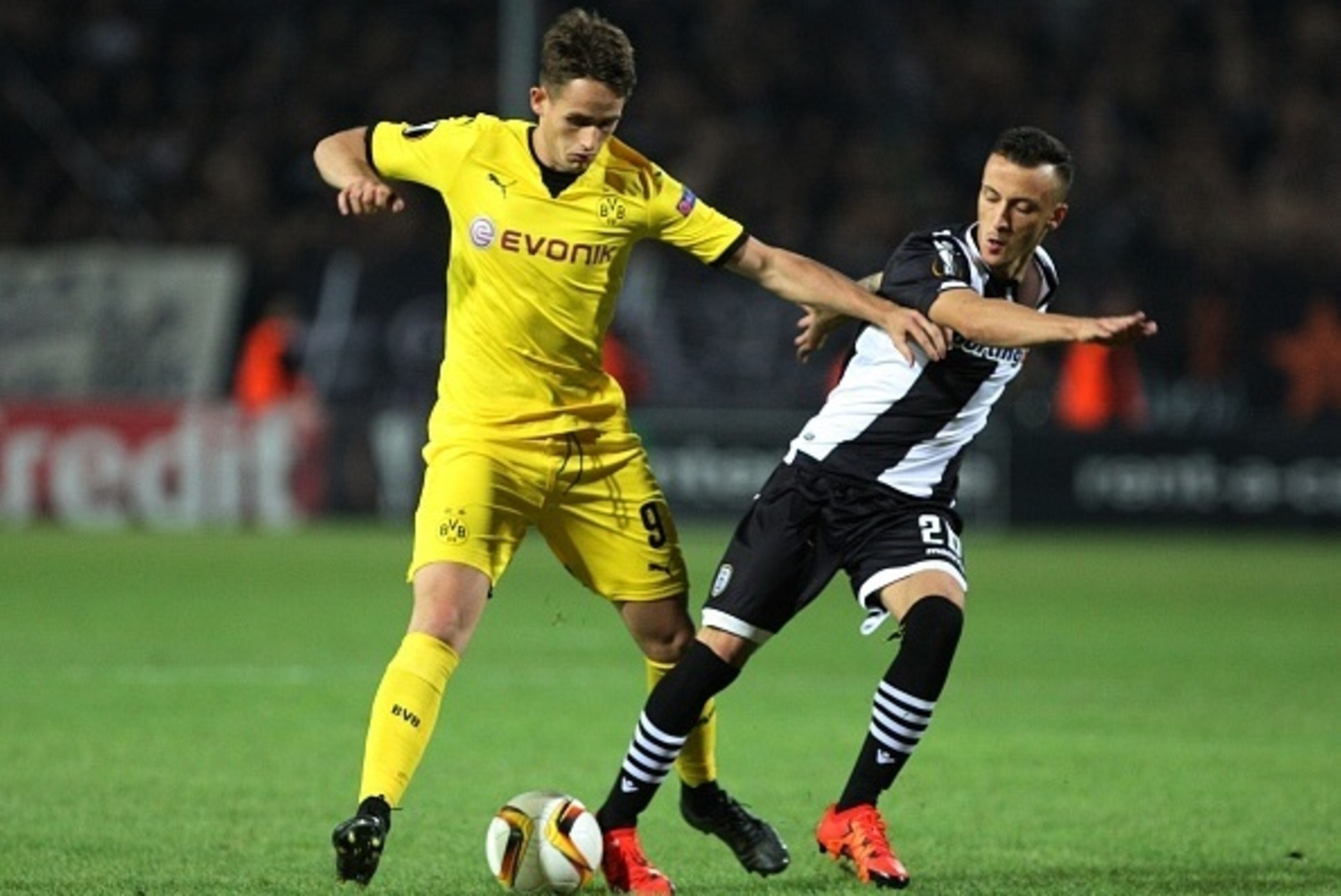 Dortmund's  Adnan Januzaj (L) and Paok's Ergys Kace (R)  vie for the ball during the UEFA Europa League group C football match between PAOK FC and Borussia Dortmund at the Stadio Toumba in Thessaloniki on October 1, 2015. AFP PHOTO / SAKIS MITROLIDIS     